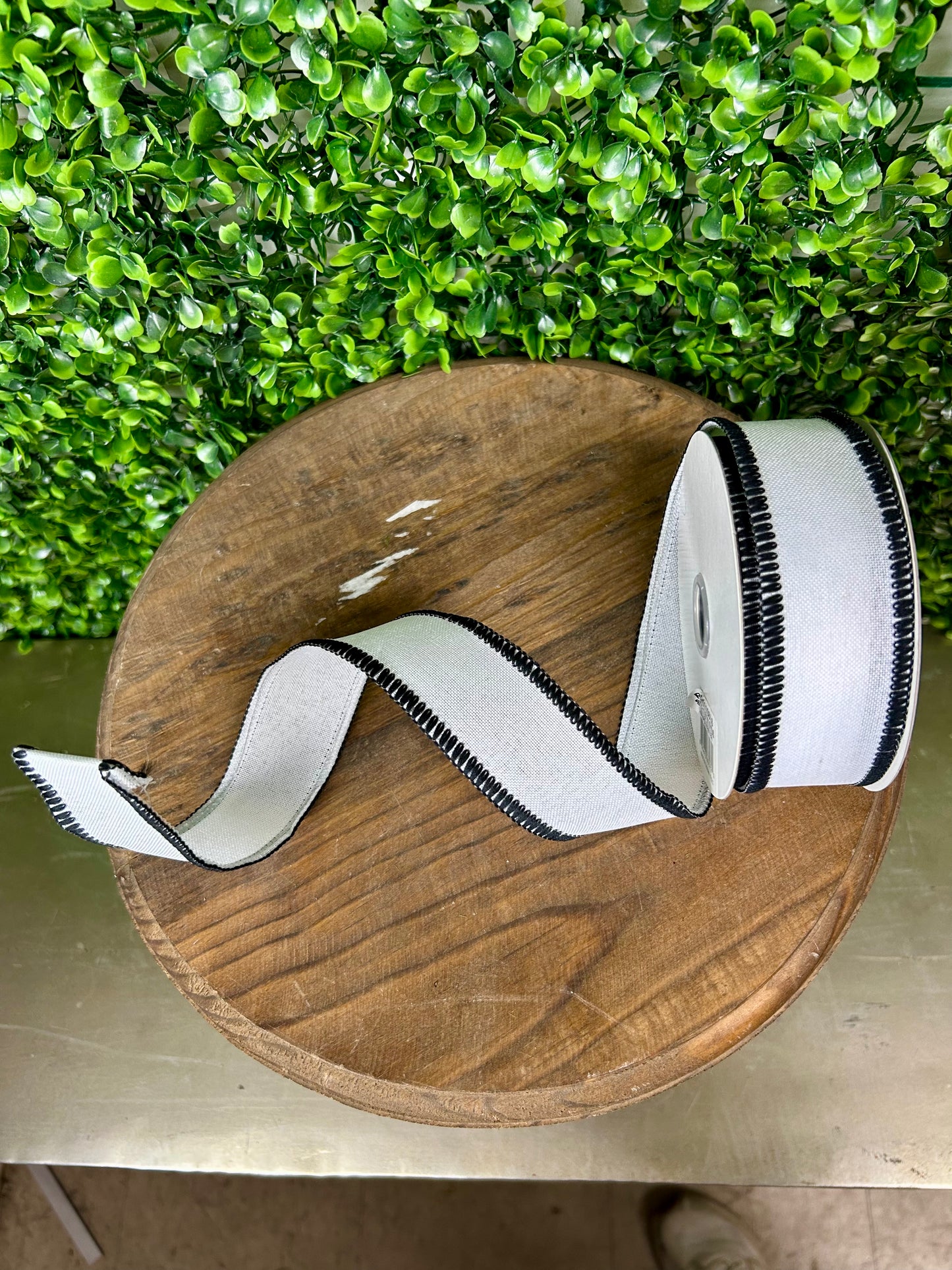 1.5 Inch By 10 Yard Black And White Faux Burlap With Stitch Edge Ribbon