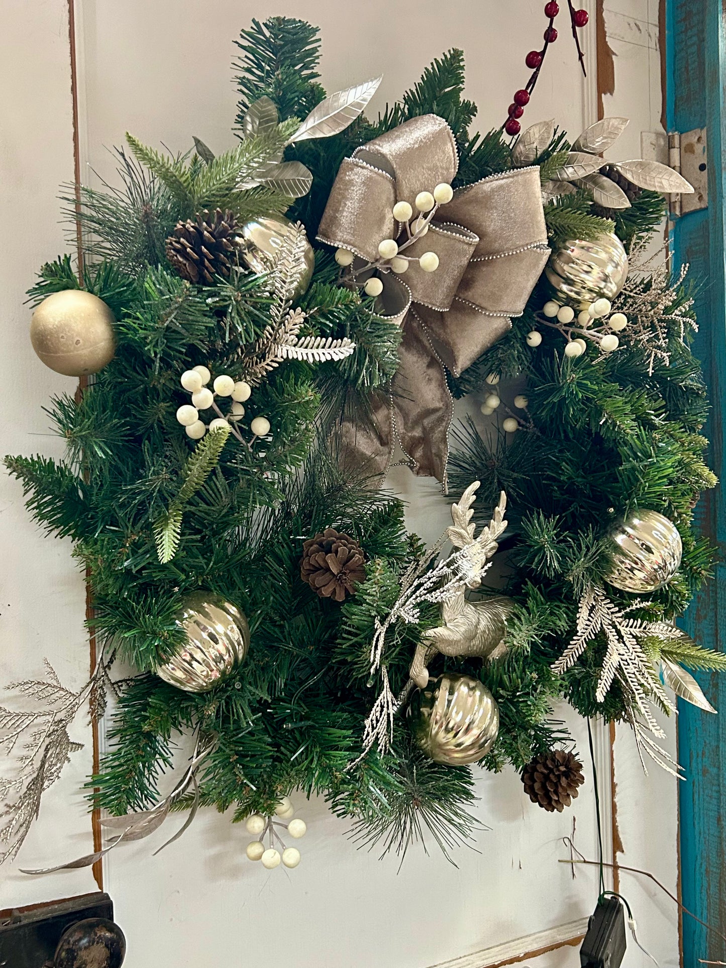 25 Inch Pre Lit Silver Reindeer And Pinecone Wreath