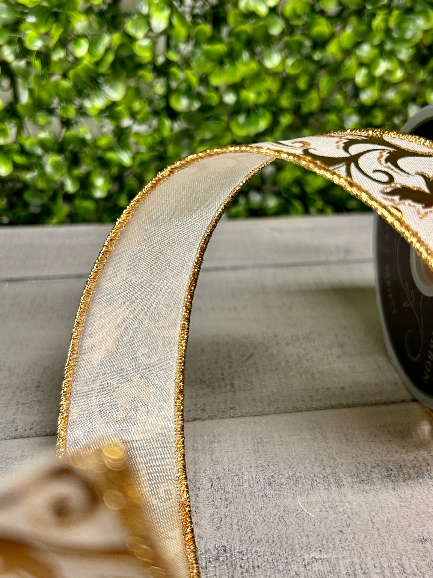 1.5 Inch By 10 Yard Gold And White Metallic Foil Swirl Leaf Ribbon