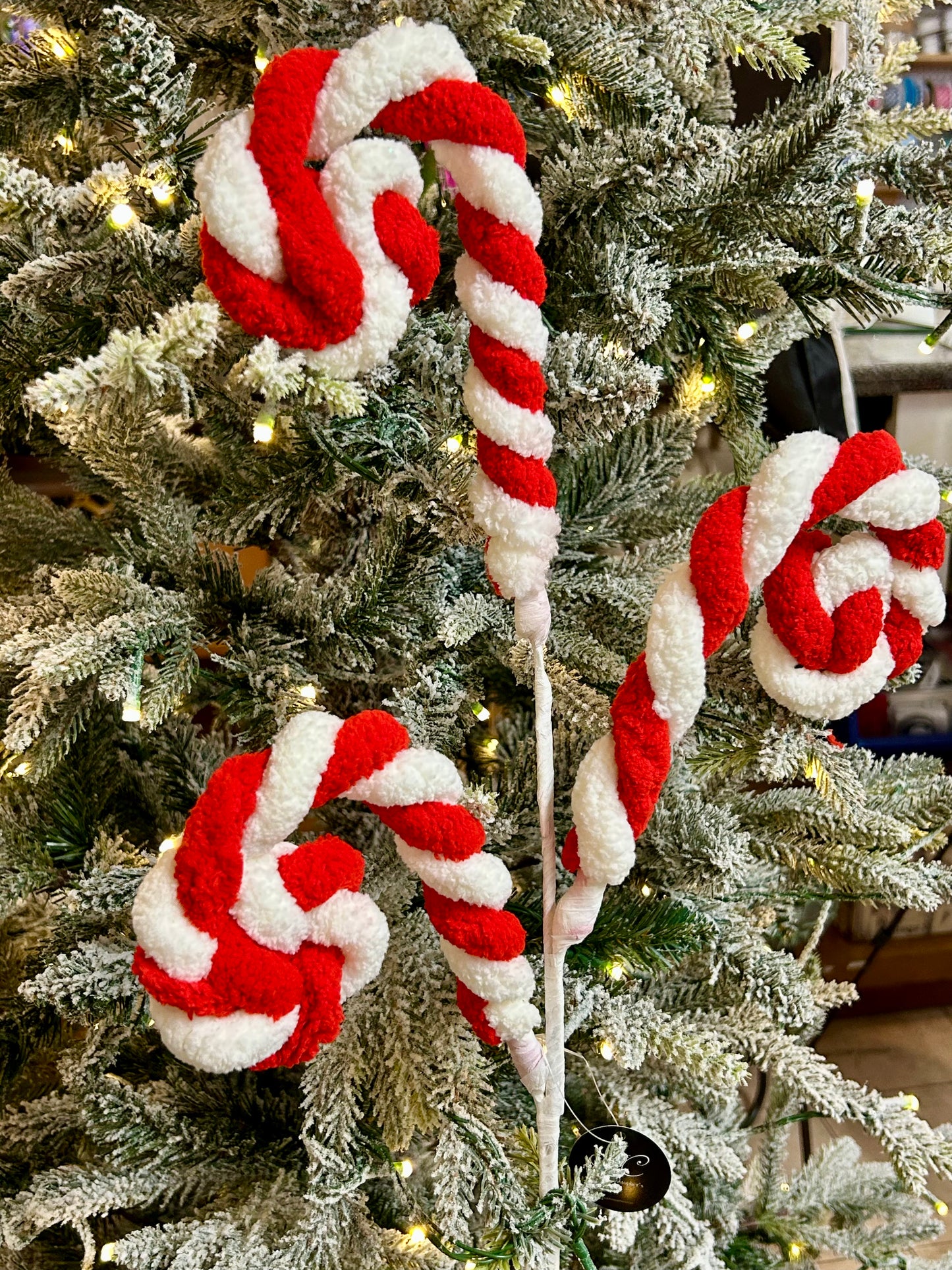 24 Inch Red And White Faux Sherpa Curl Spray