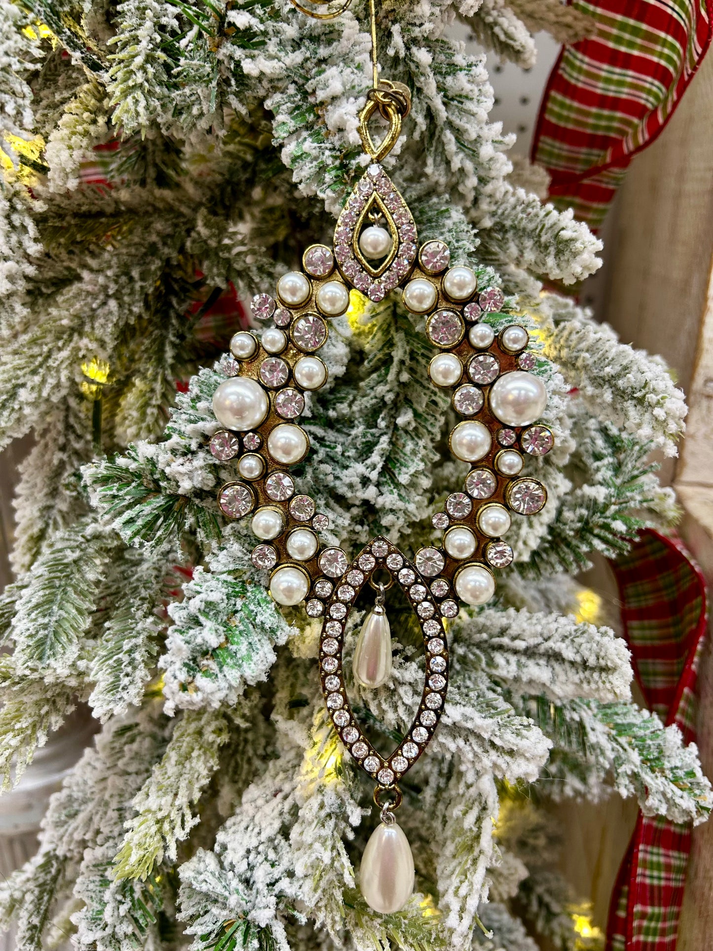 Hanging Gold Pearl Ornament Clip