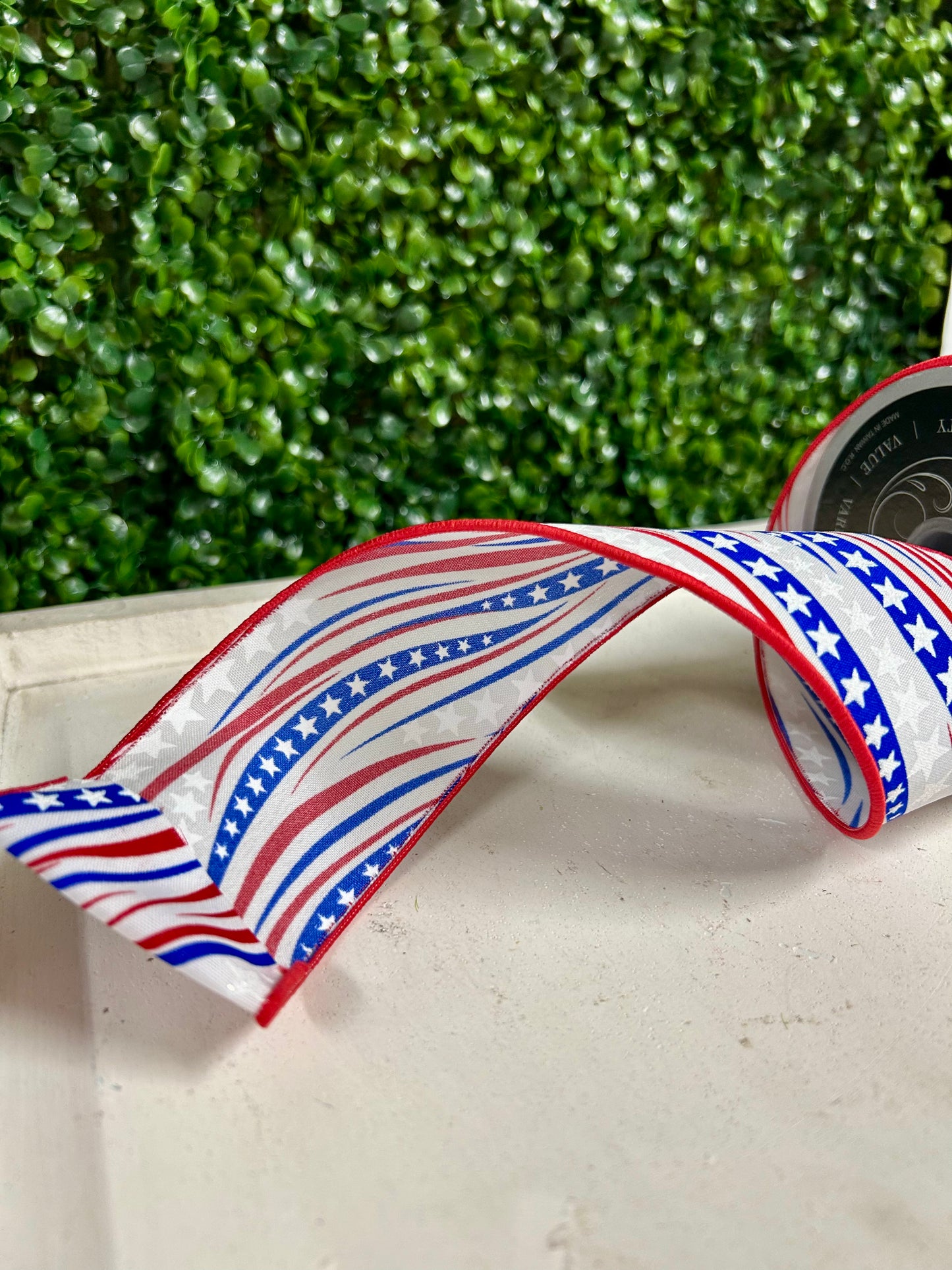 2.5 Inch By 10 Yard Wavy Stripes Ribbon