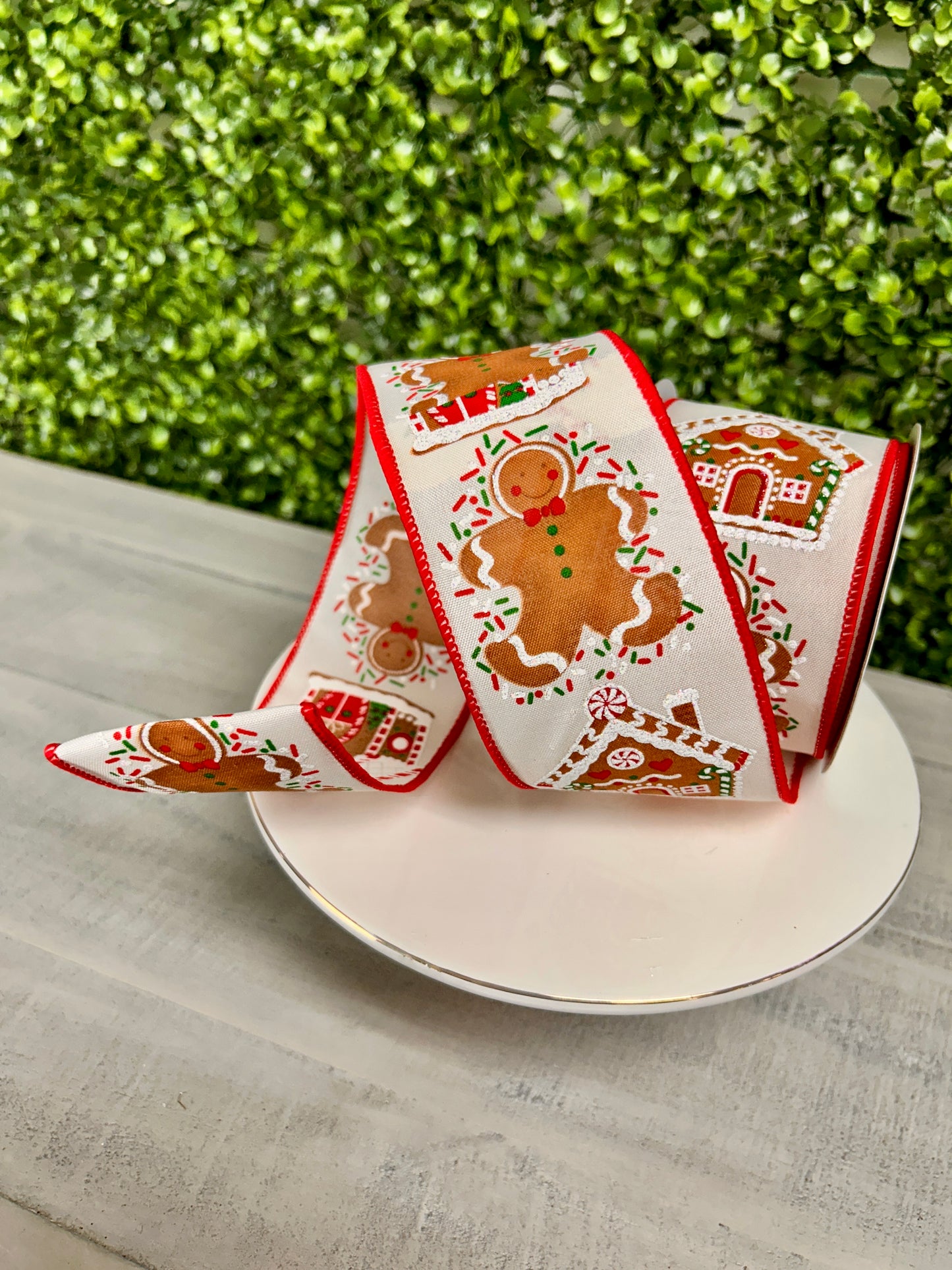 2.5 Inch By 10 Yard Gingerbread Man And House Ribbon