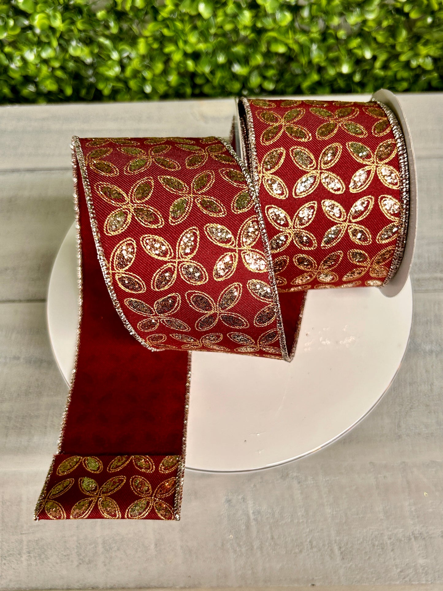 2.5 Inch By 10 Yards Burgundy And Gold Quatrefoil Petals Ribbon