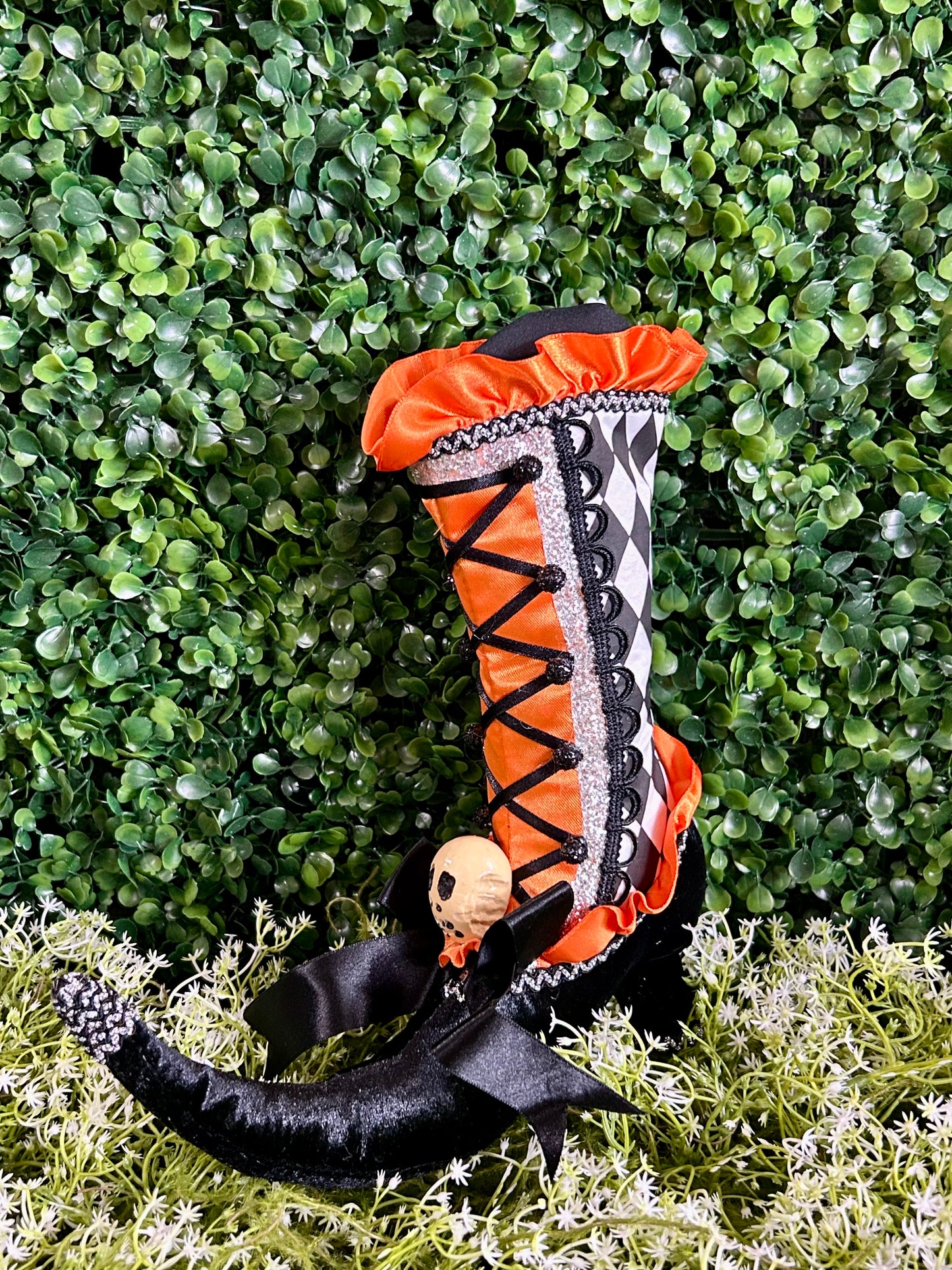 10 Inch Witches Boot With Skull