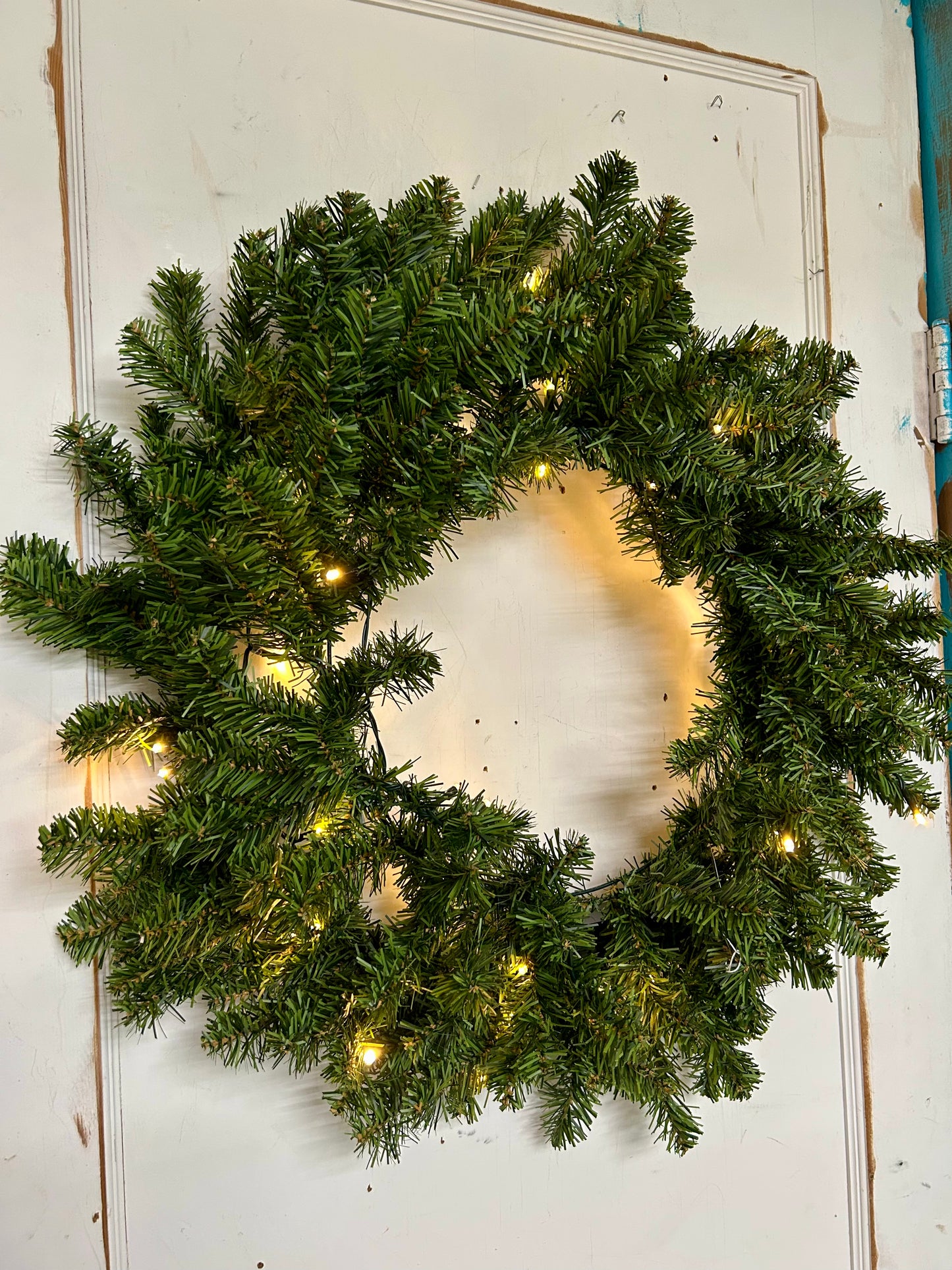 24 Inch Lighted Canadian Pine Wreath
