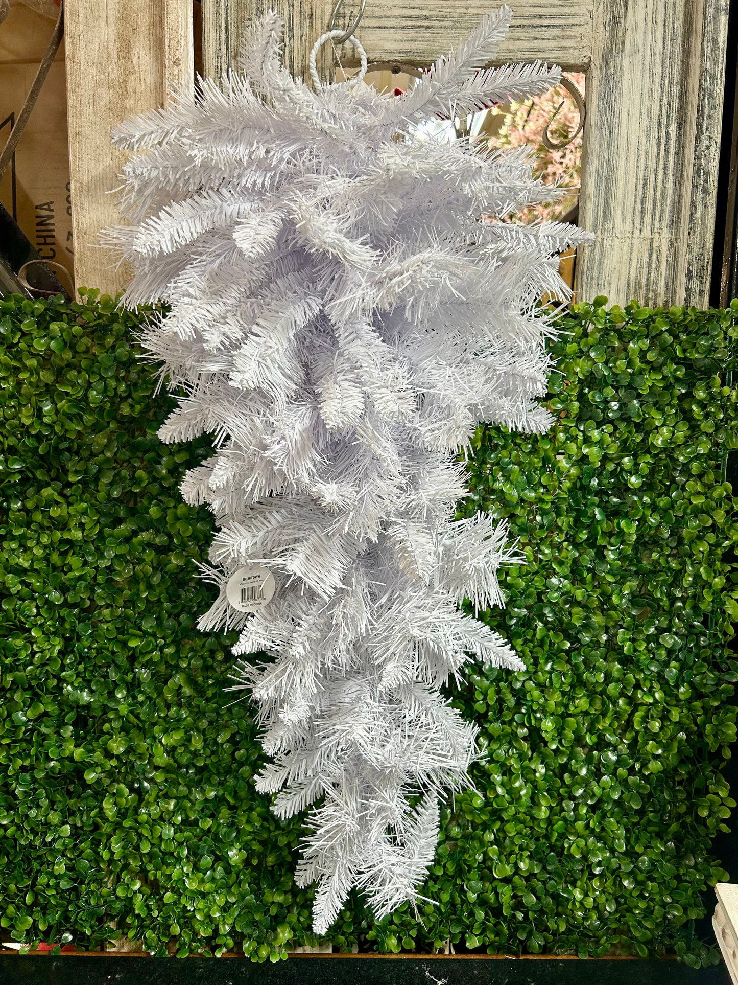 30 Inch White Mixed Pine Teardrop