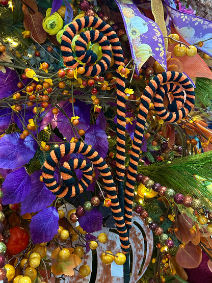 28 Inch Black And Orange Velvet Rope Coil Spray