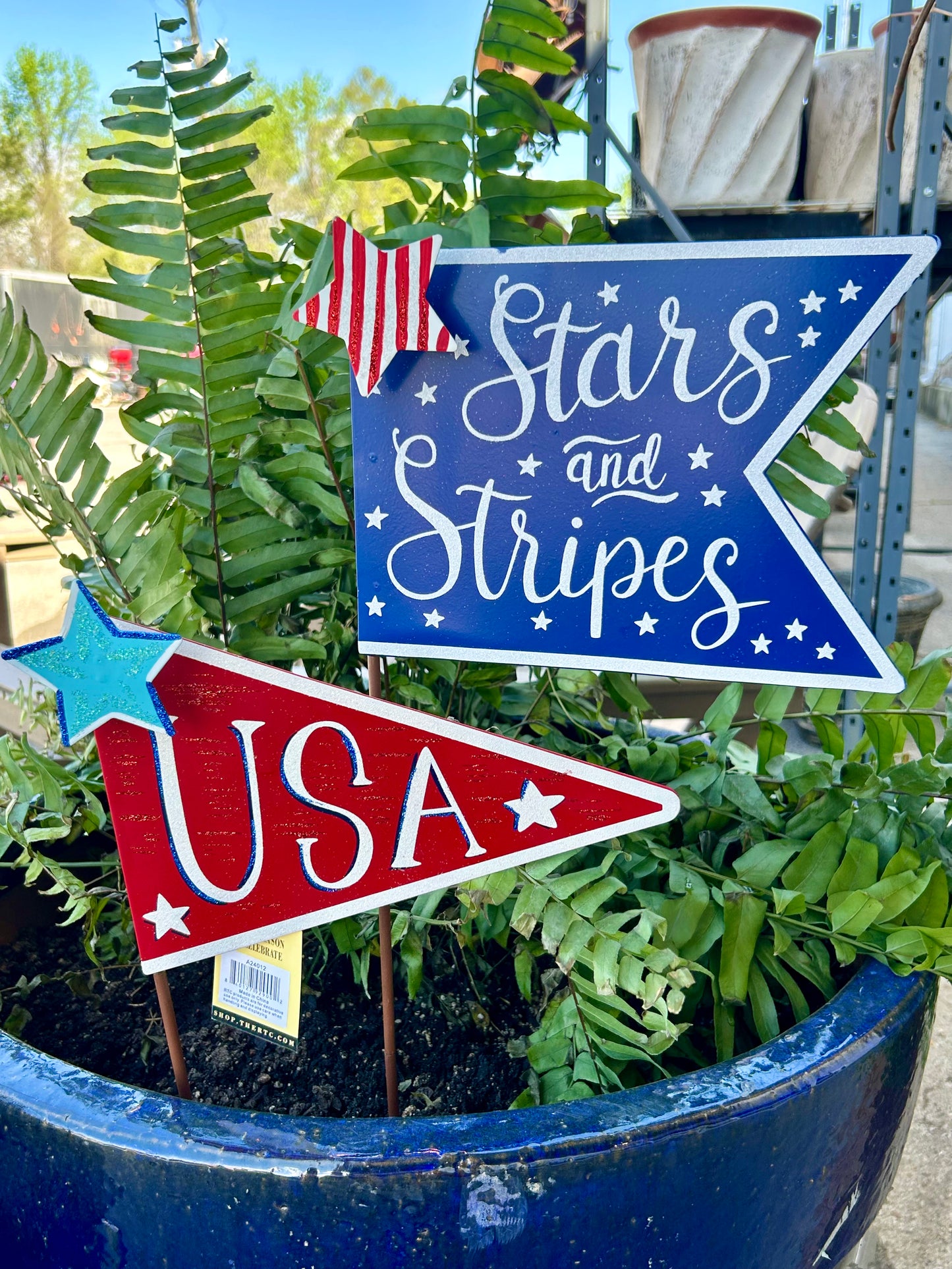 Set Of 2 USA And Stars Stripes Pennants Sign Stakes