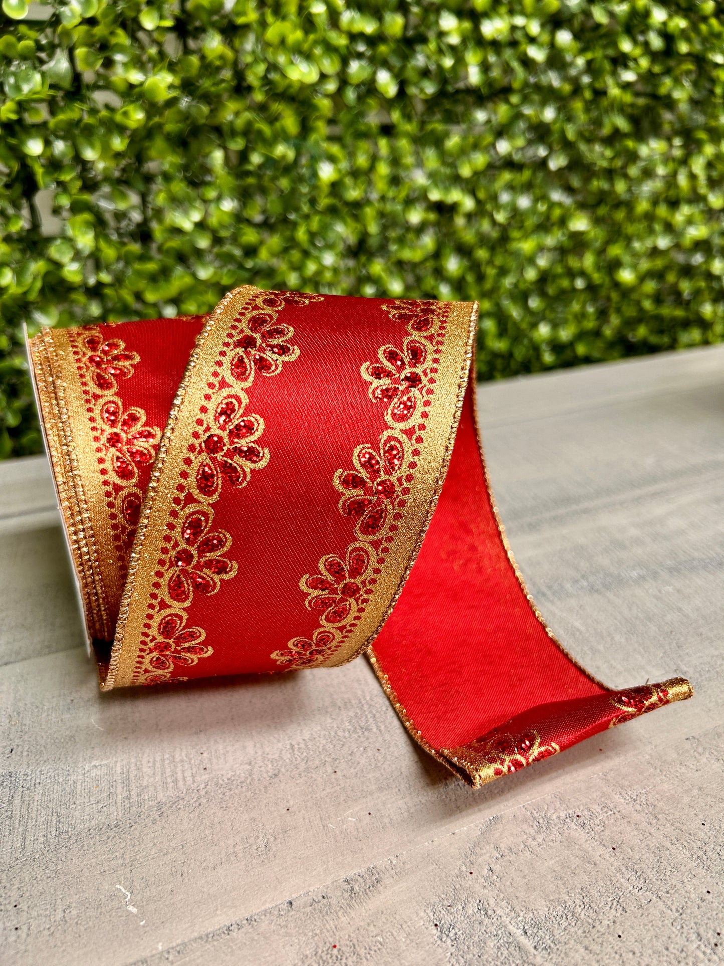 2.5 Inch By 10 Yard Red And Gold Lux Scallop Trim Ribbon