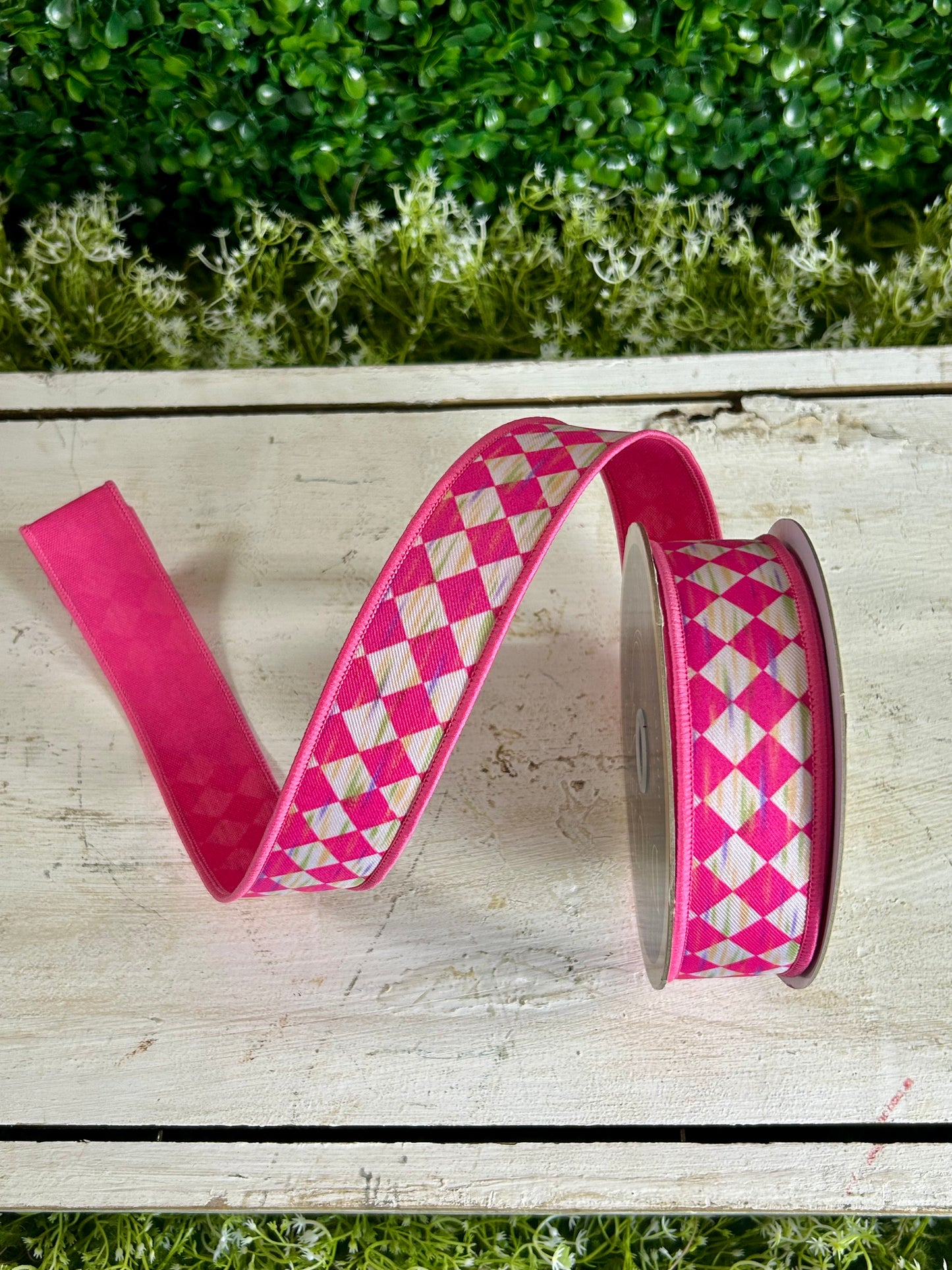 1.5 Inch By 10 Yard Hot Pink And White Antique Diamond Fused Ribbon