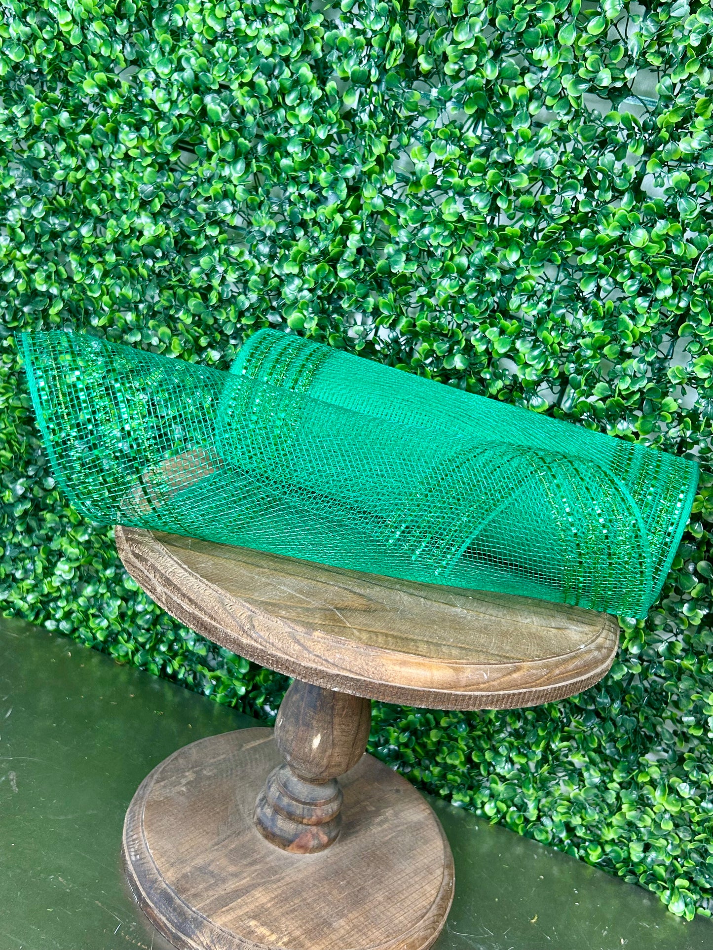 10.25 Inch By 10 Yard Emerald Green Tinsel And Foil Wide Border Mesh