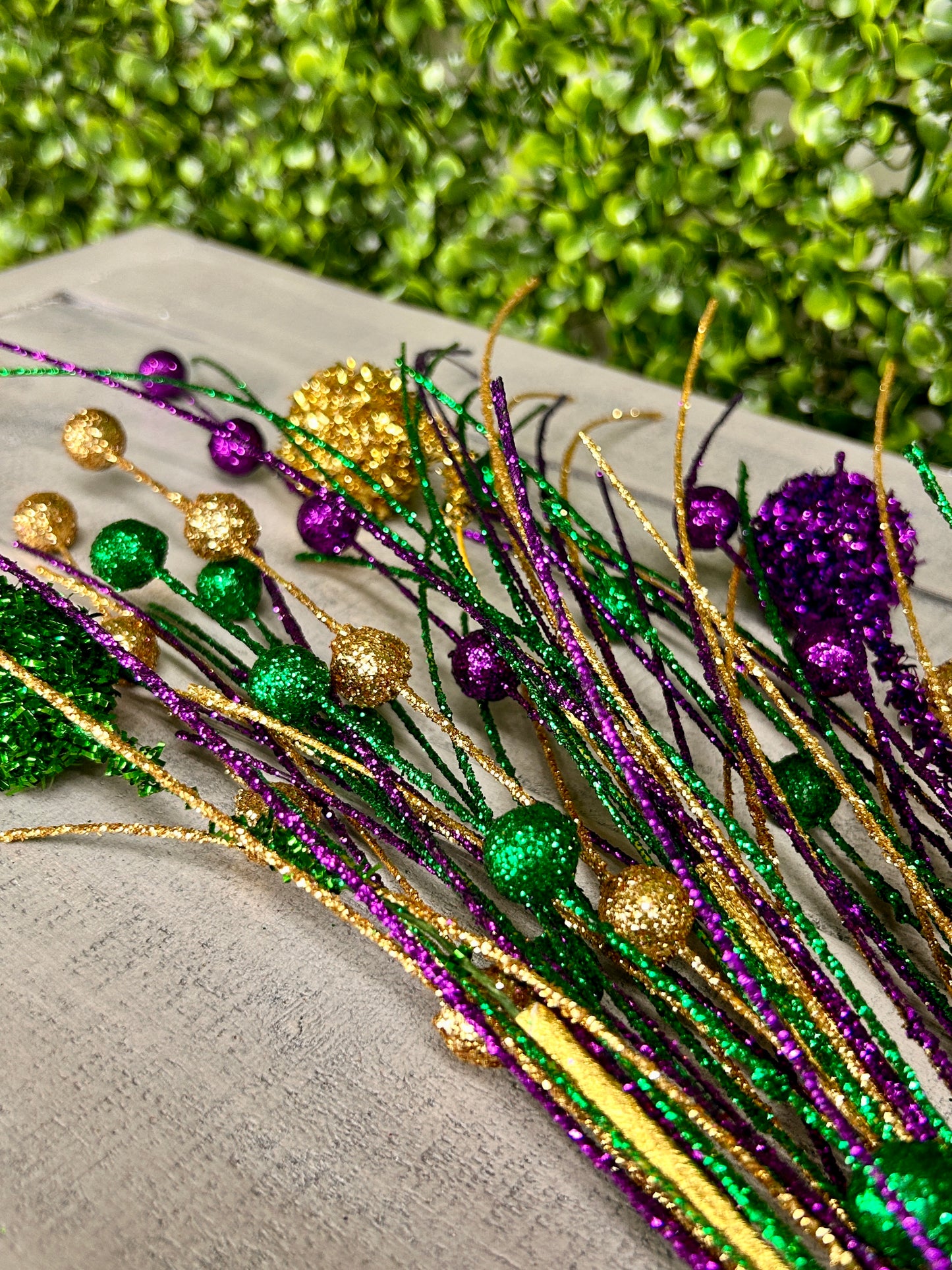 29 Inch Mardi Gras Glitter Ball Fishline Spray