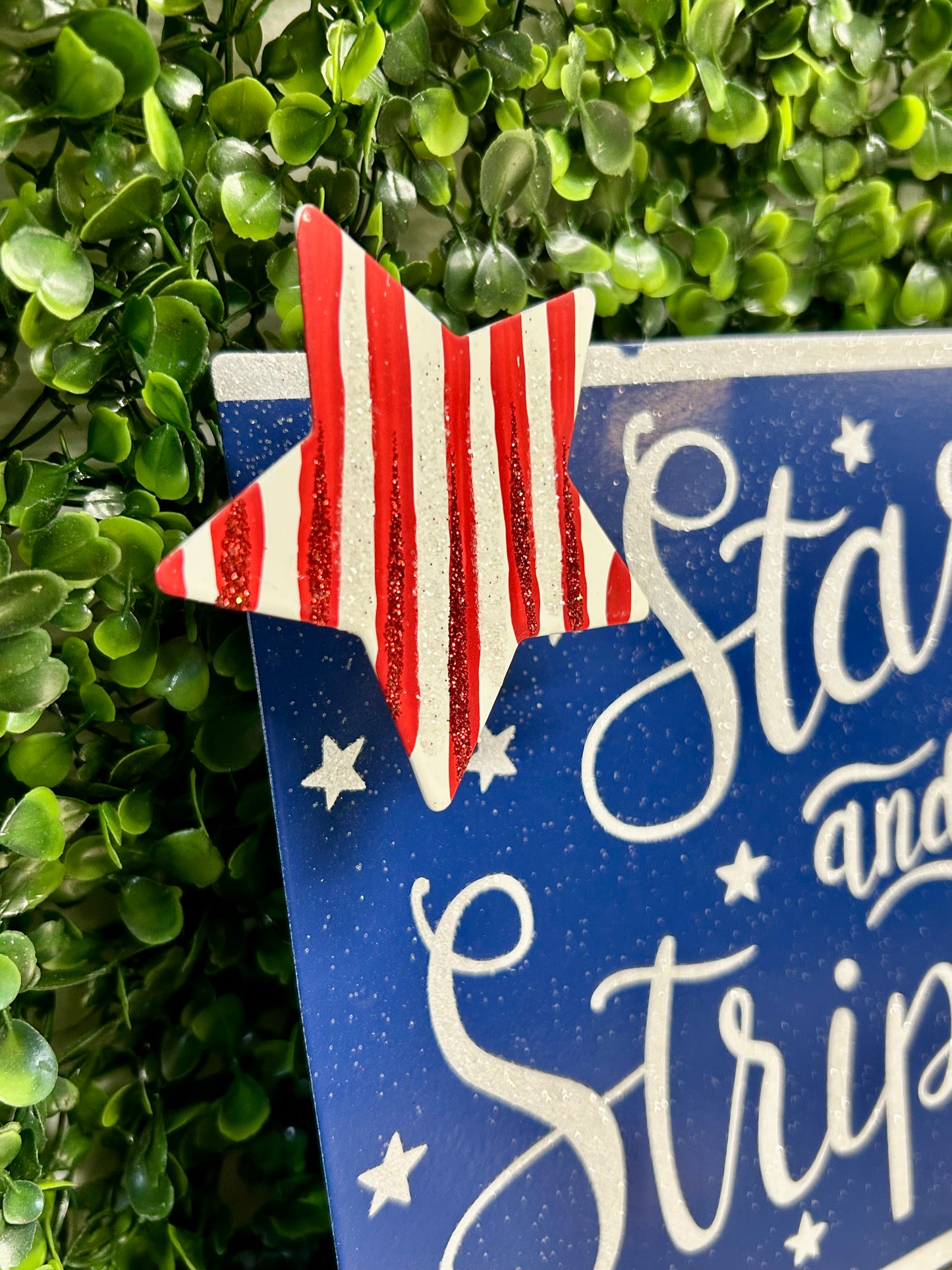 Set Of 2 USA And Stars Stripes Pennants Sign Stakes