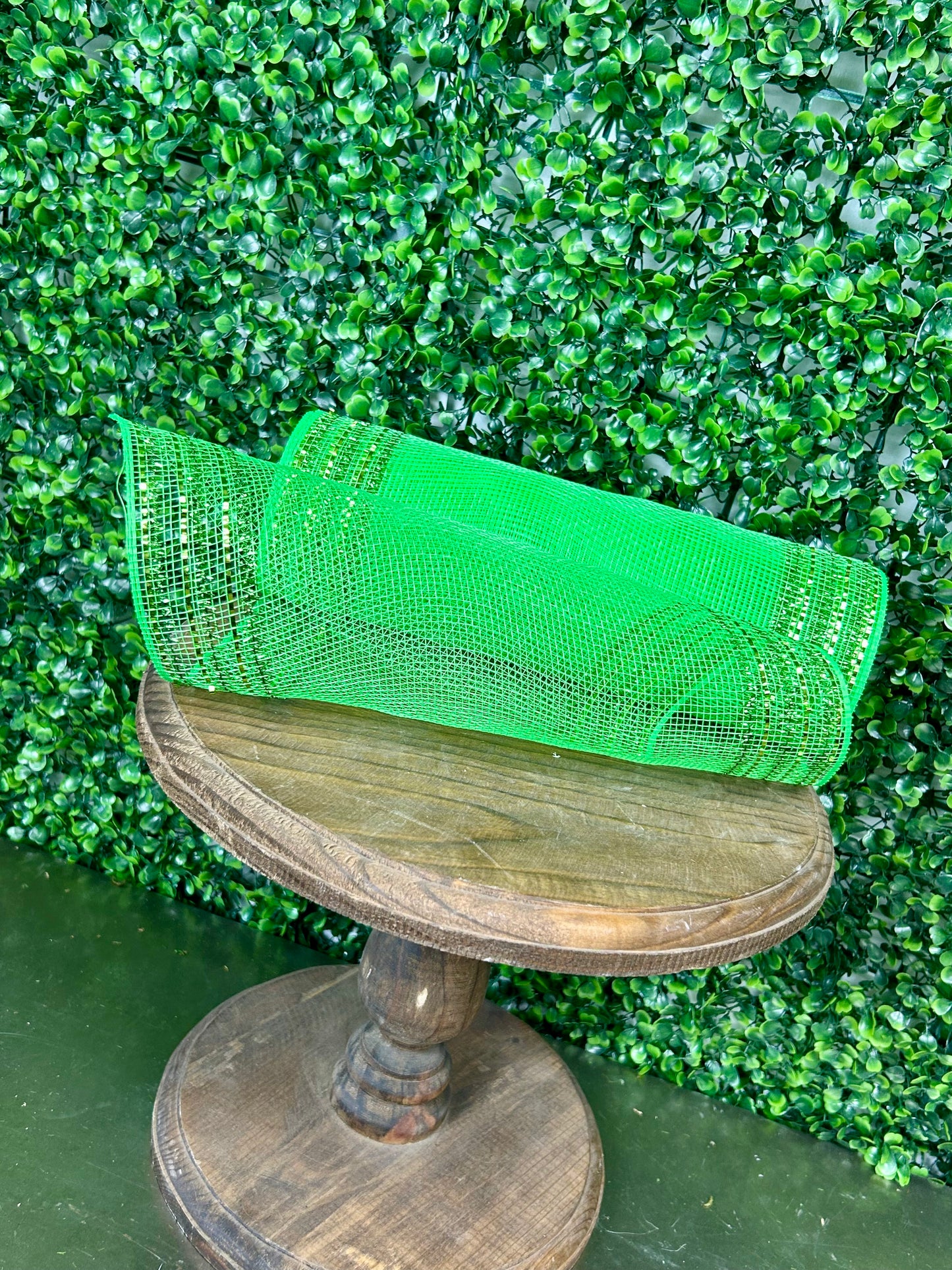 10.25 Inch By 10 Yard Lime Green Tinsel And Foil Wide Border Mesh