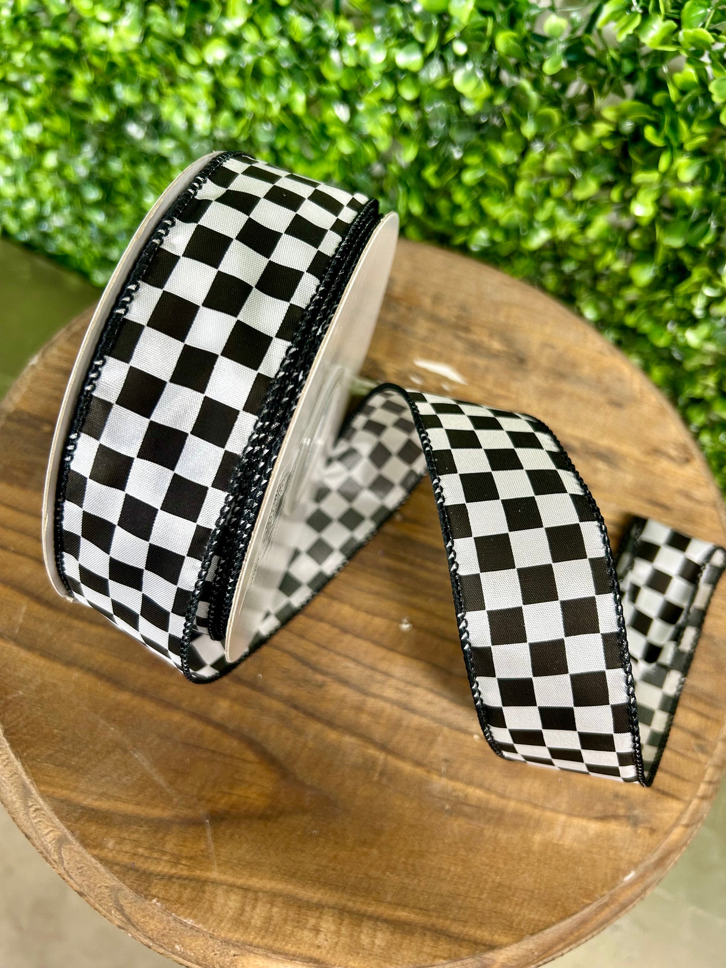 1.5 Inch By 25 Yard Black And White Raceway Check Wired Edge Ribbon