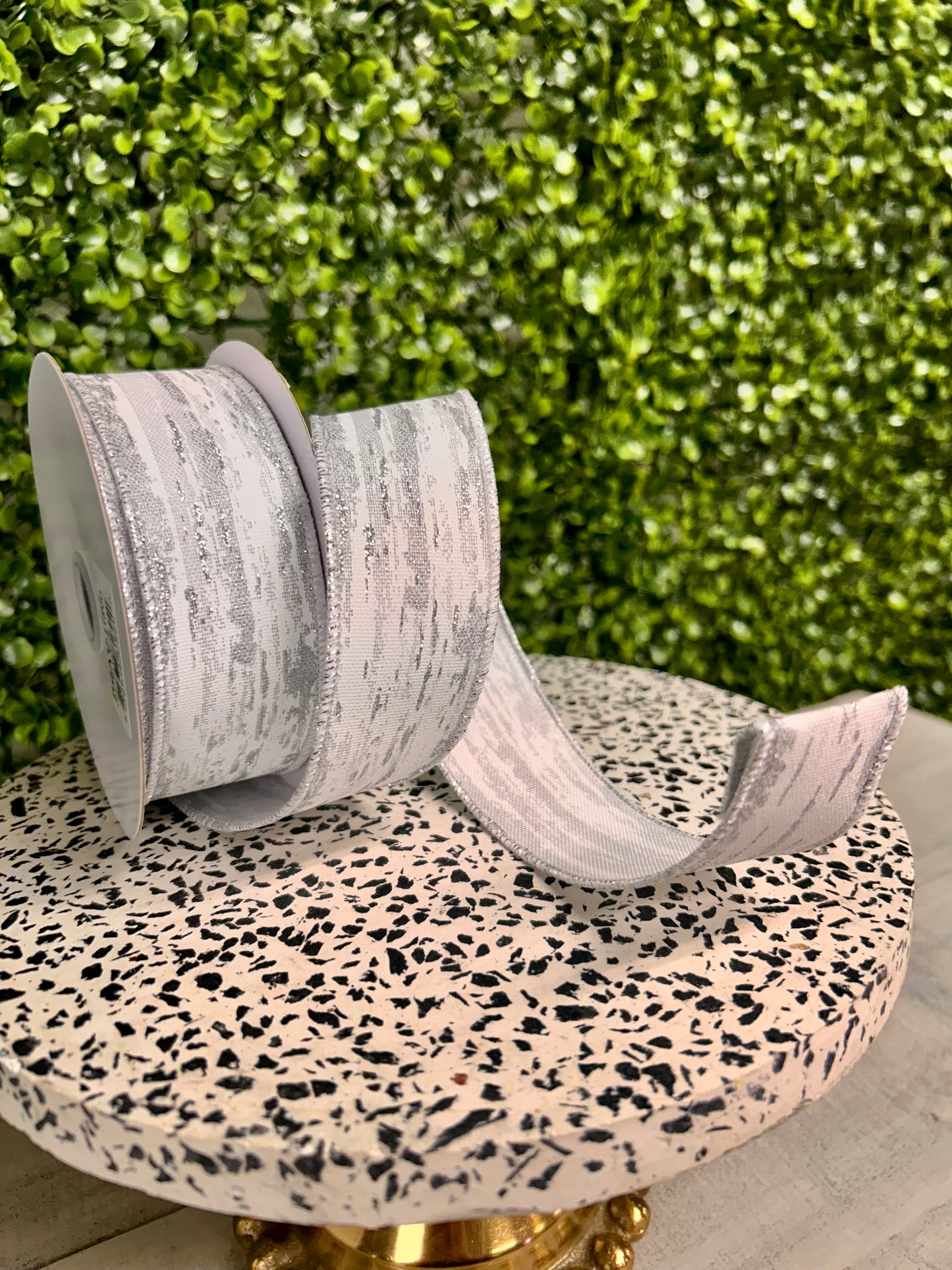 1.5 Inch By 10 Yard White And Silver Glitter Metallic Streaks Ribbon