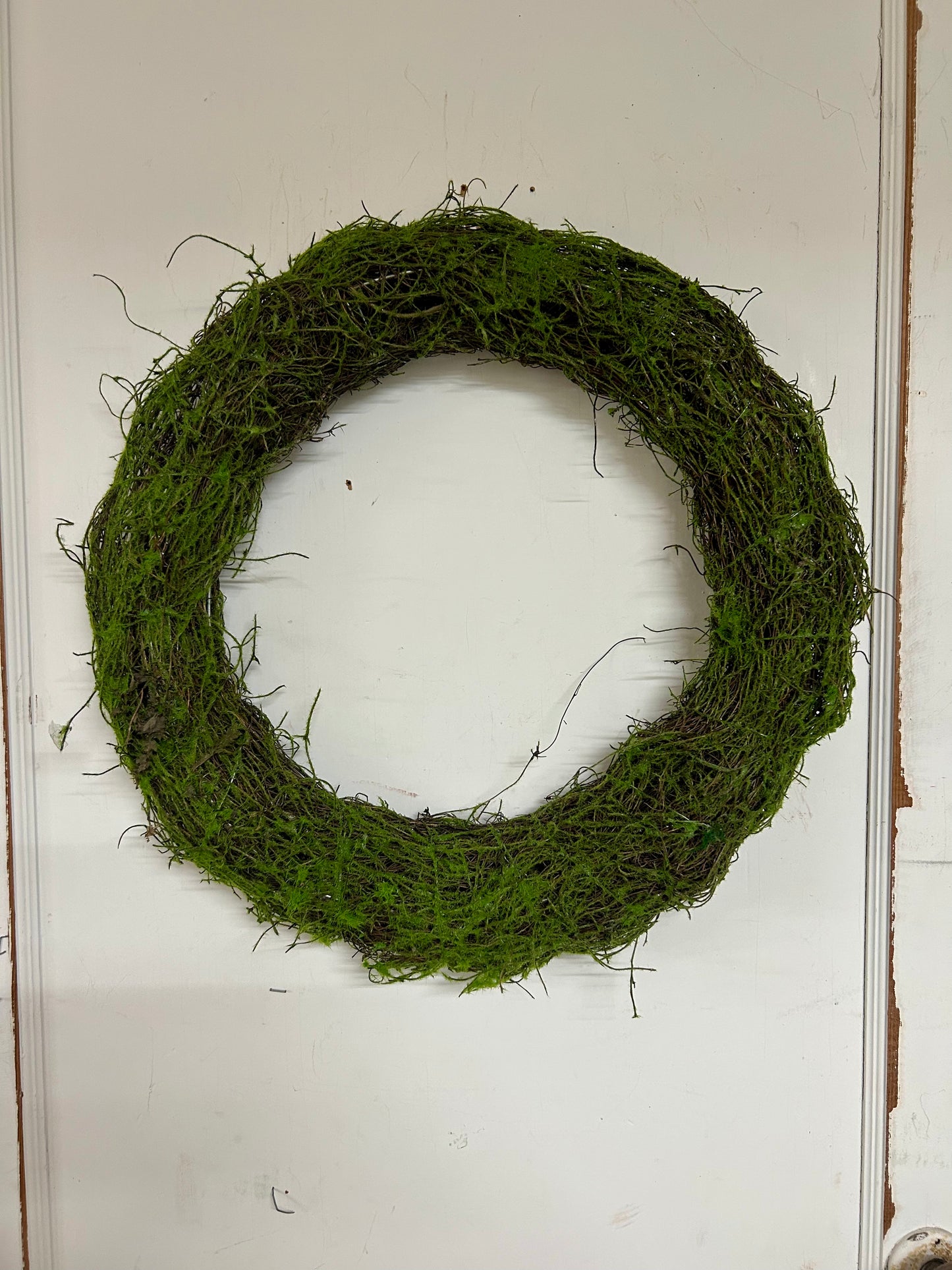 18 Inch Green And Natural Moss Vine Wreath