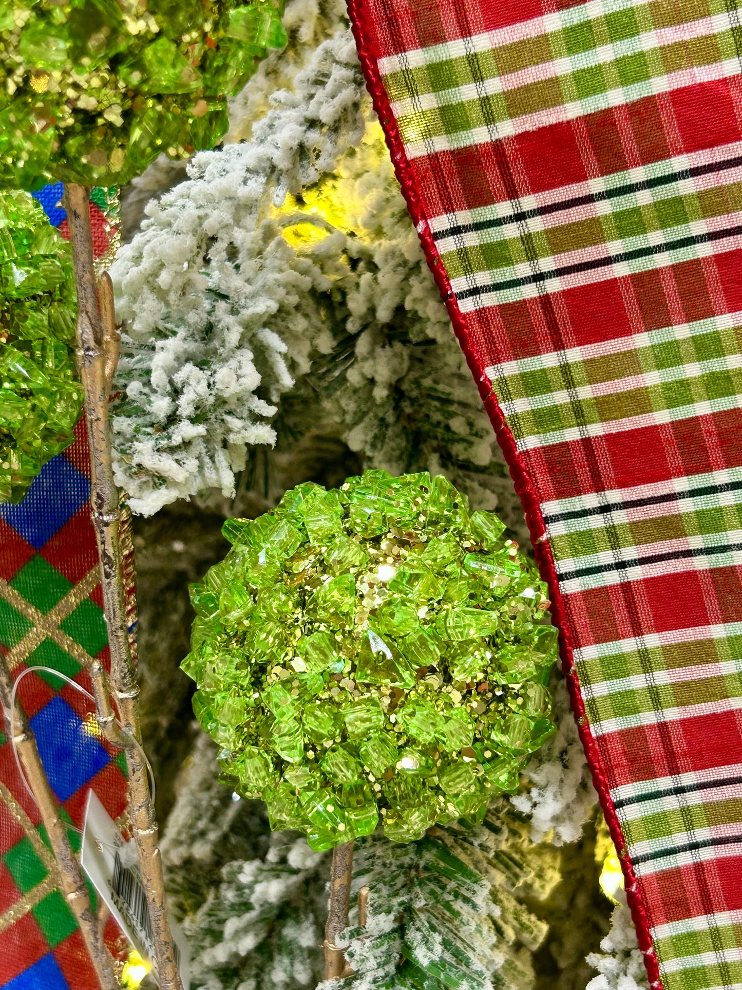 26 Inch Green Ice Ball Spray