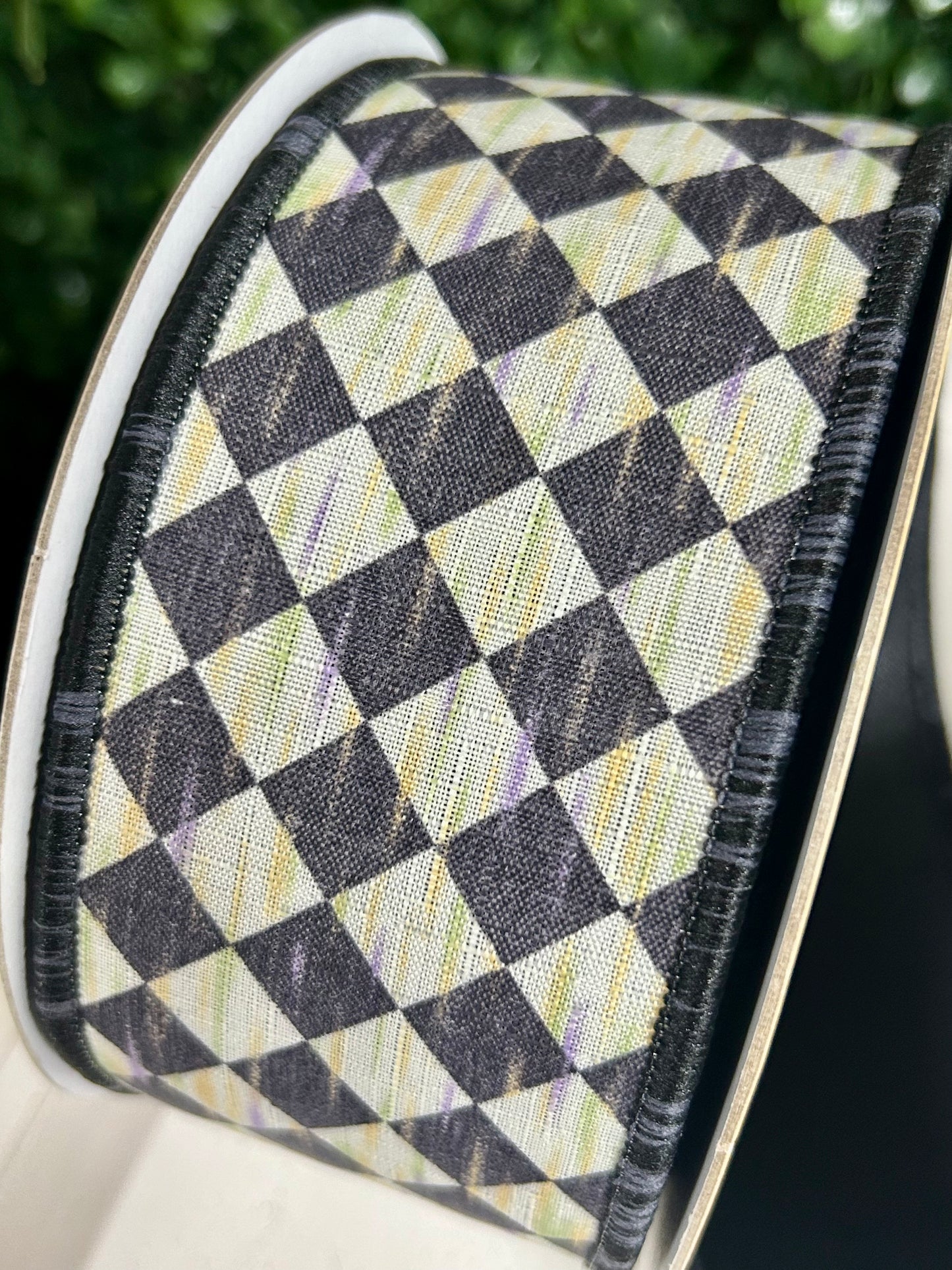 2.5 Inch By 10 Yard Black And Cream Antique Diamond Fused Ribbon