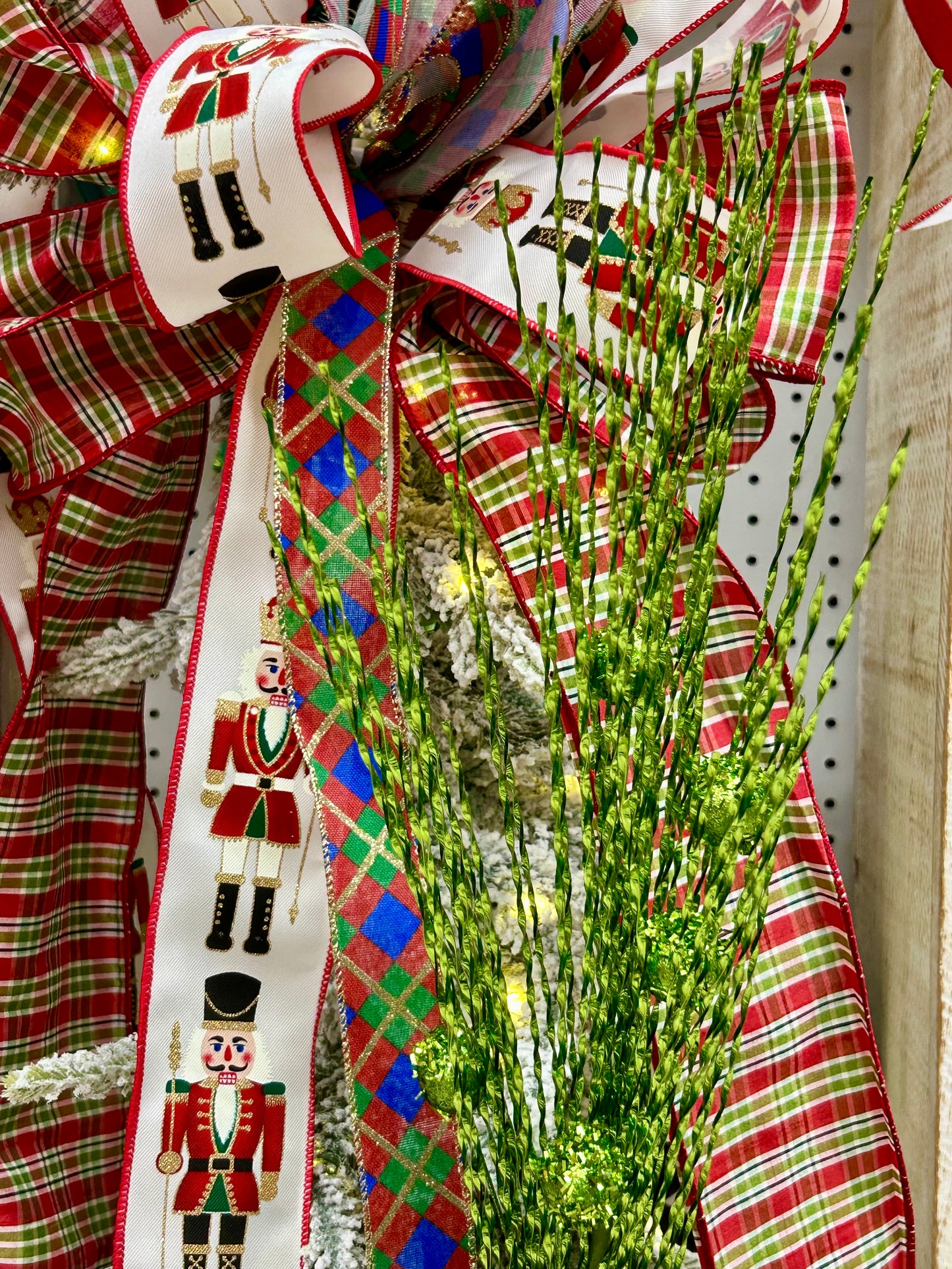 33 Inch Green Ball Pine Spray