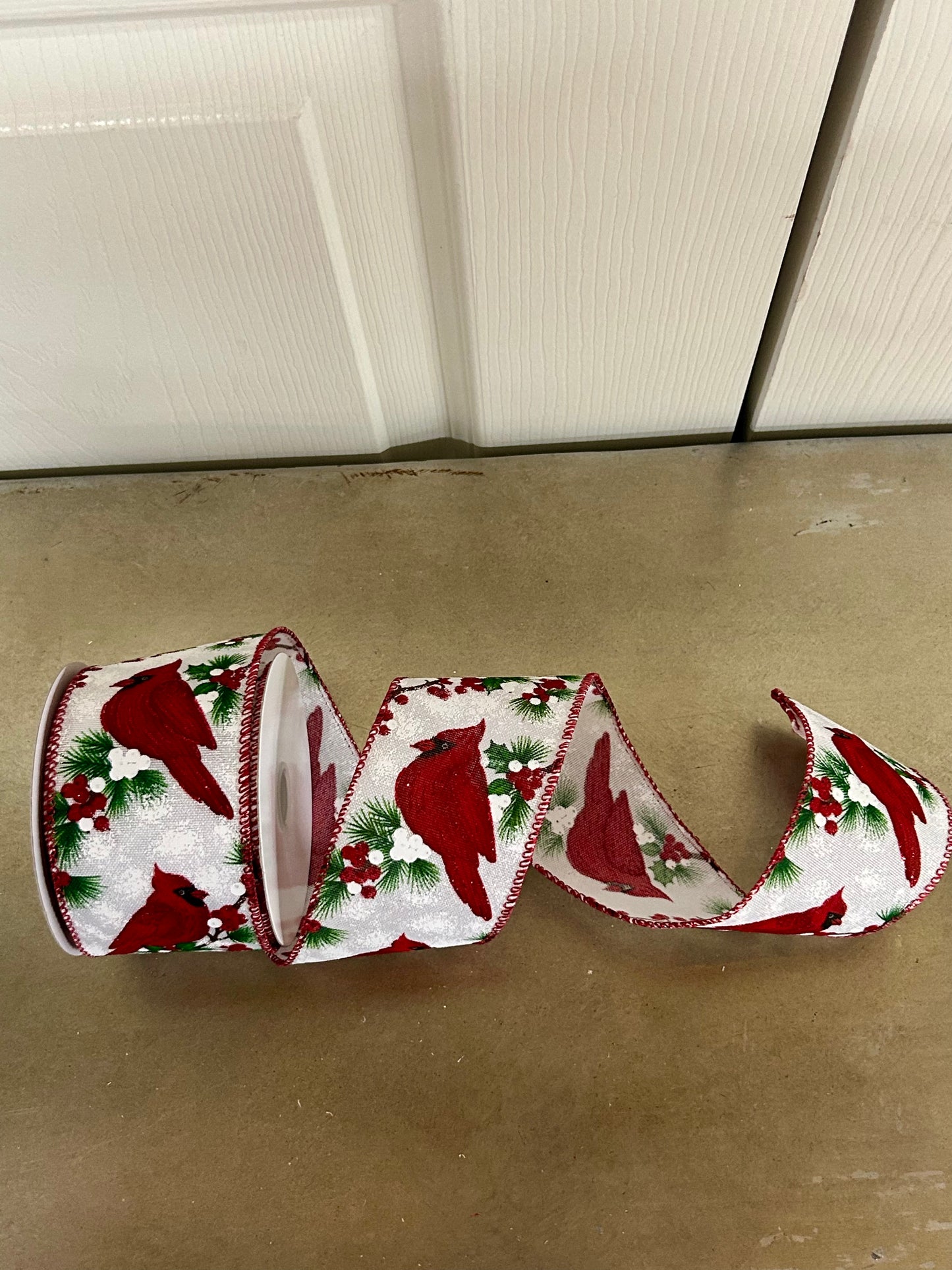 2.5 Inch By 10 Yard Big Sitting Cardinal White Linen Background Ribbon