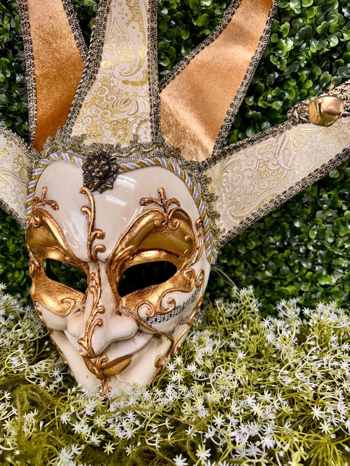 13.25 Inch White Gold And Silver Jester Mask