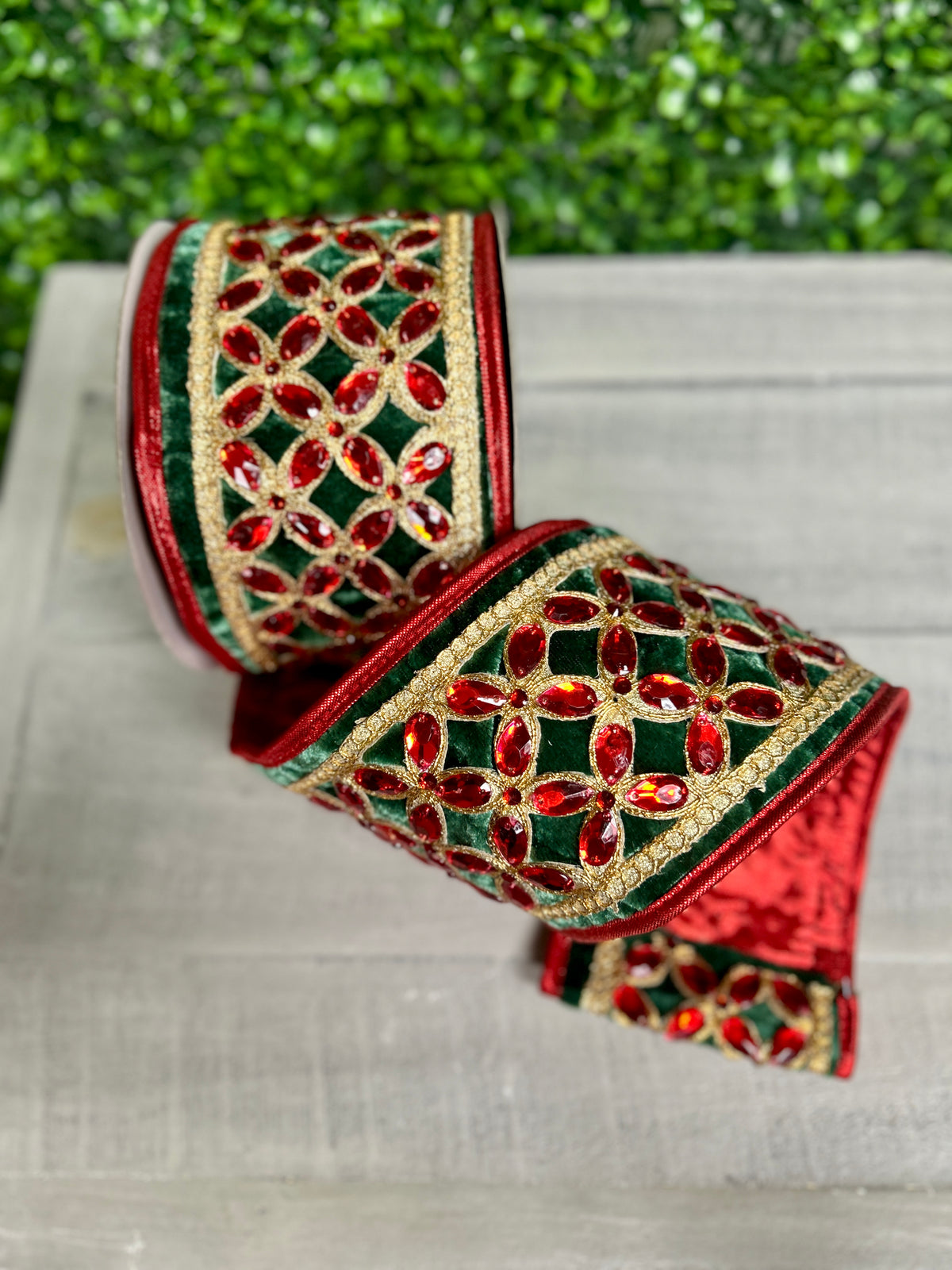 John Mark 4 Inch By 5 Yard Green Velvet Red Floret Center Ribbon