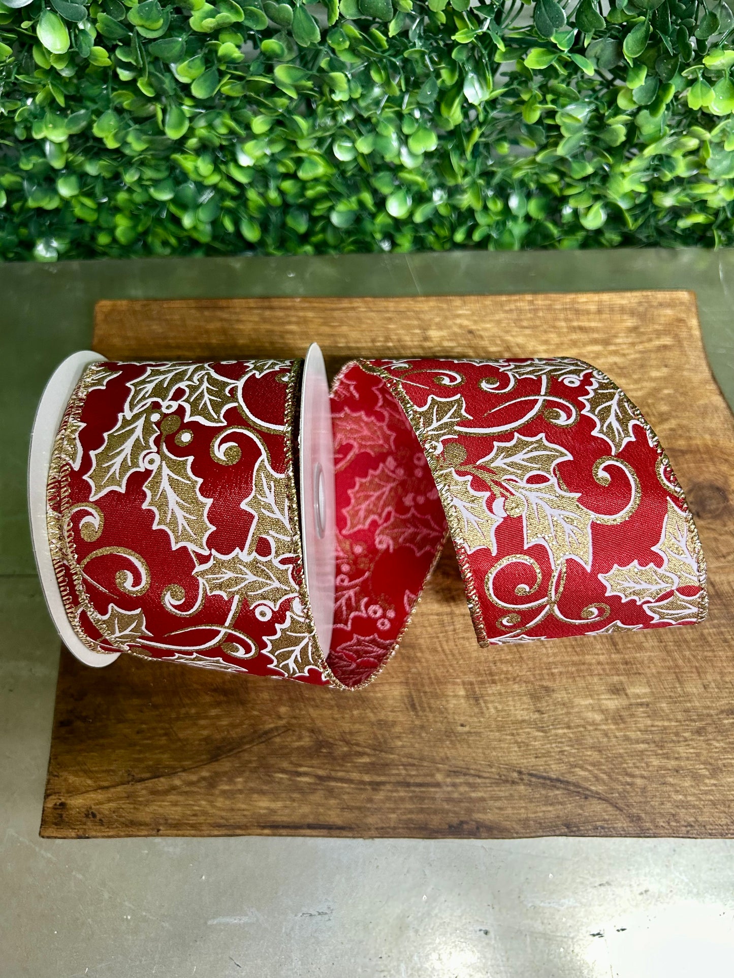 2.5 Inch By 10 Yard Red And Gold Holly Leaf And Berry Ribbon