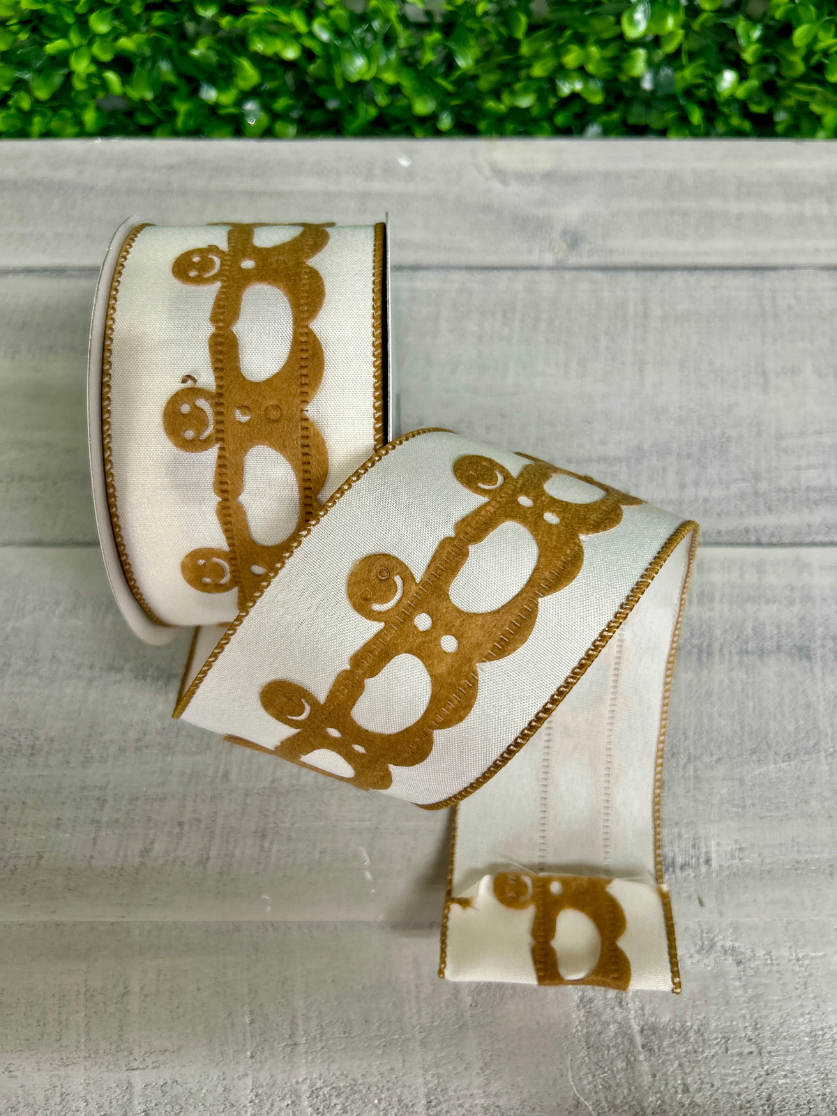 2.5 Inch By 10 Yard Ivory Linen With Gingerbread Cutouts Ribbon