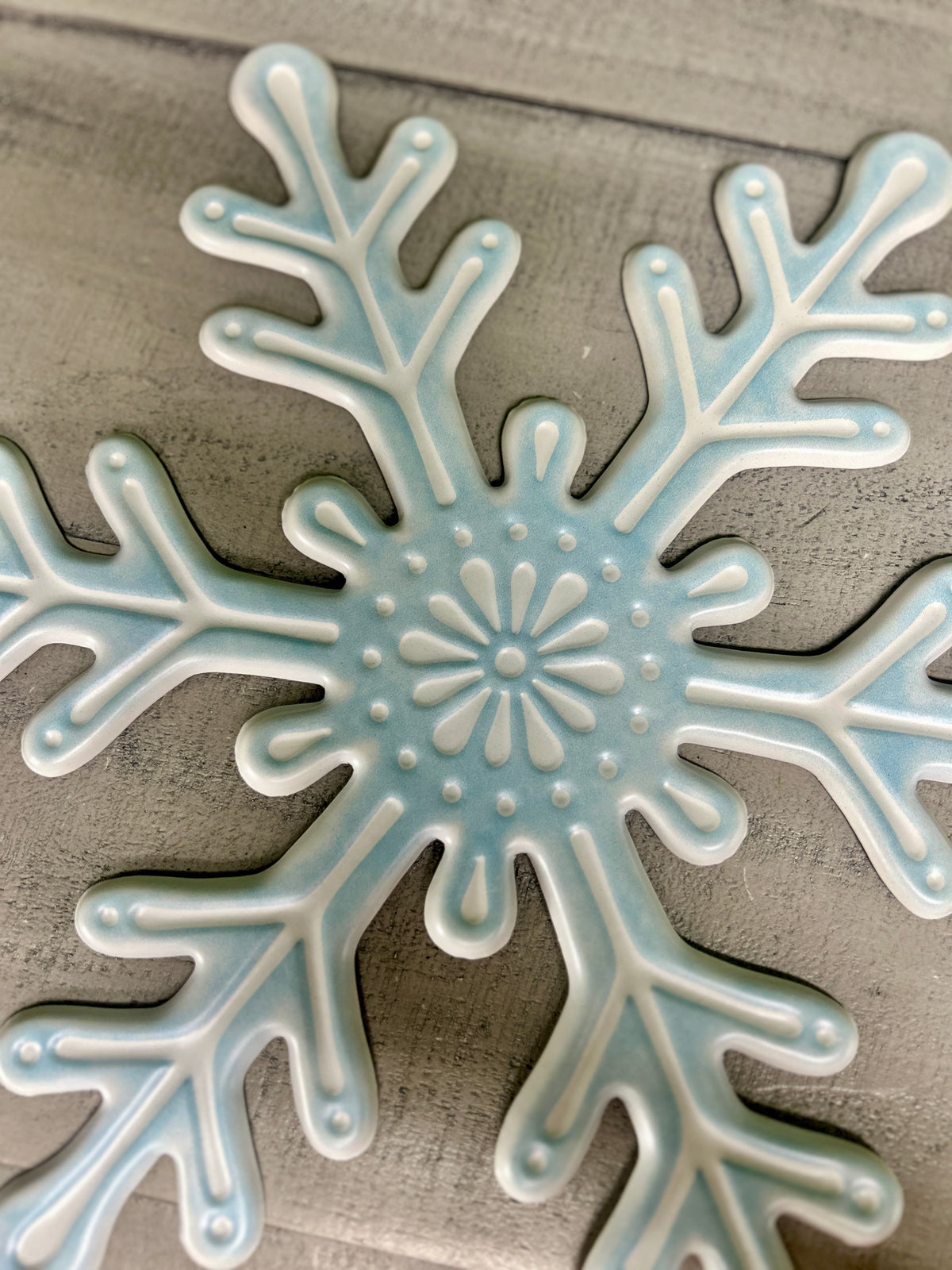 12 Inch Pale Blue And White Metal Embossed Snowflake Sign
