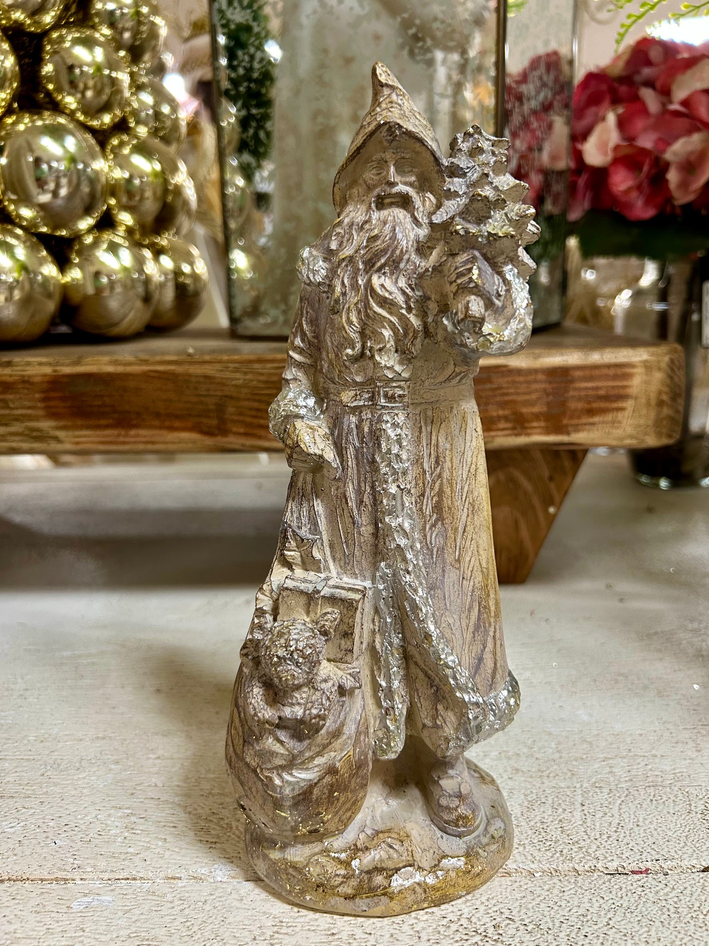 9.65 Inch Resin Holiday Santa Two Styles