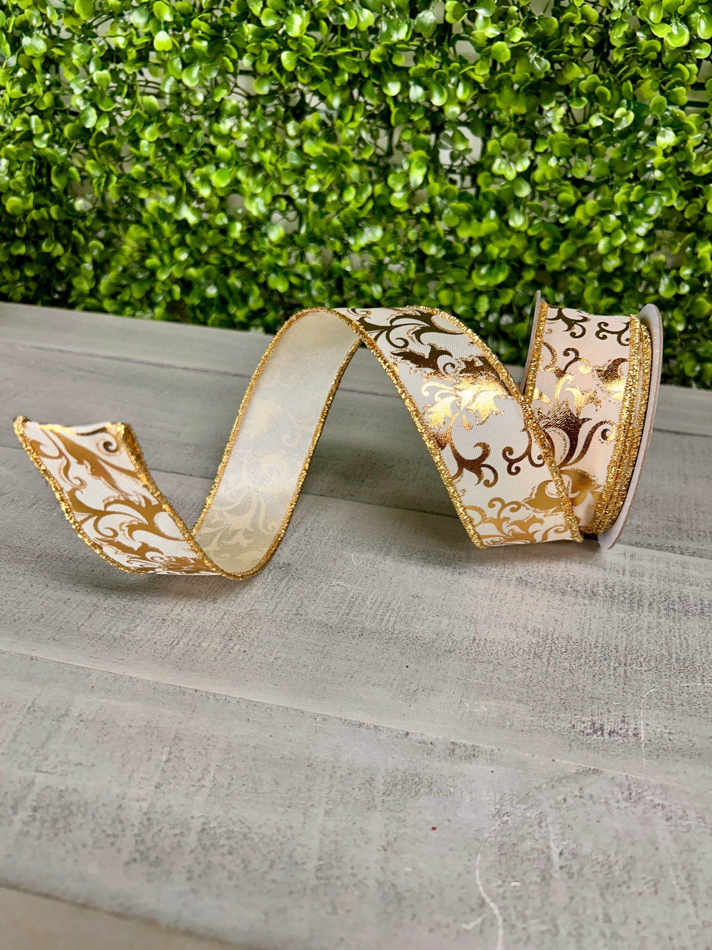 1.5 Inch By 10 Yard Gold And White Metallic Foil Swirl Leaf Ribbon