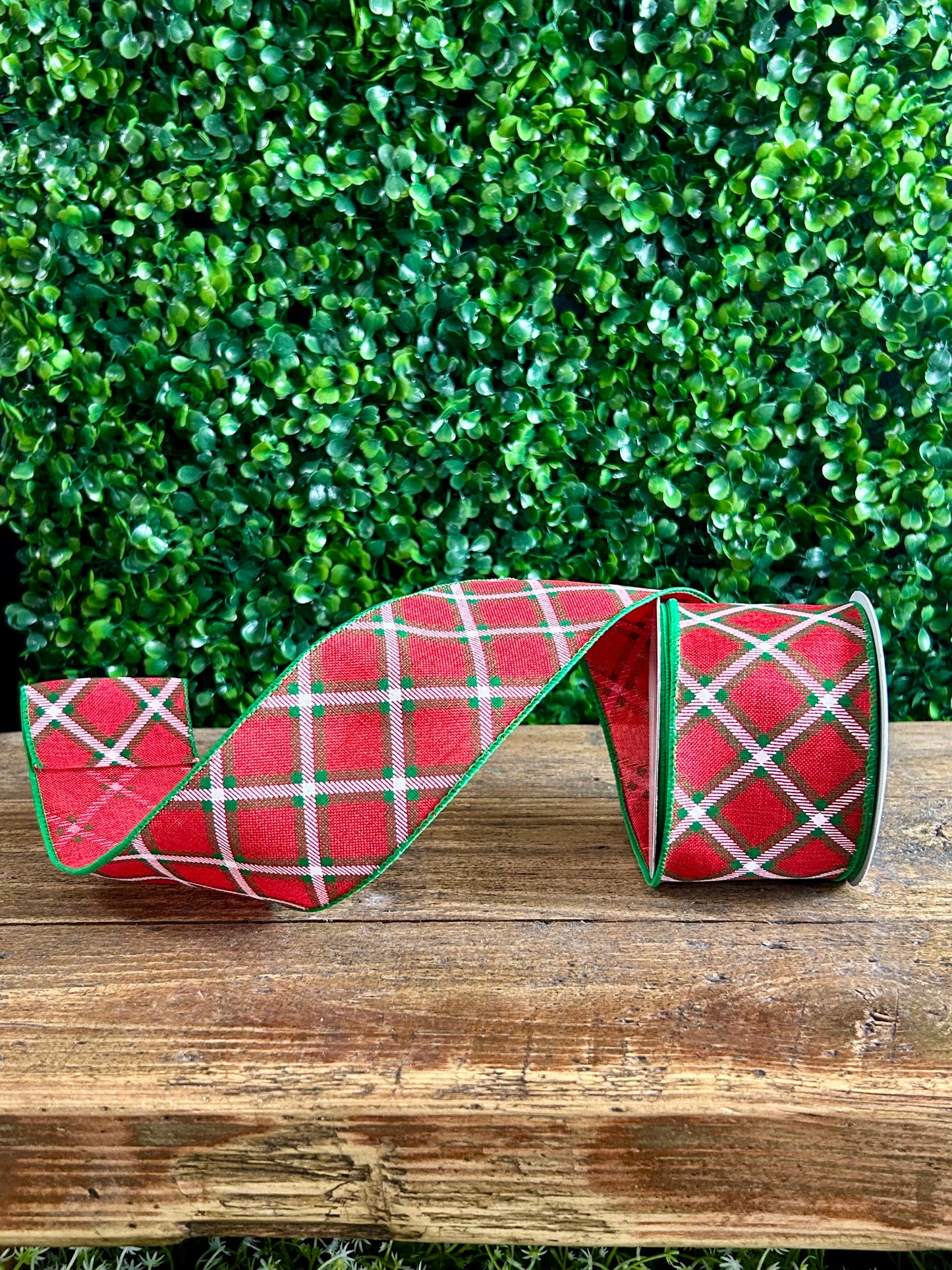 2.5 Inch By 10 Yard Red And Green Lattice Pattern Check Linen Ribbon