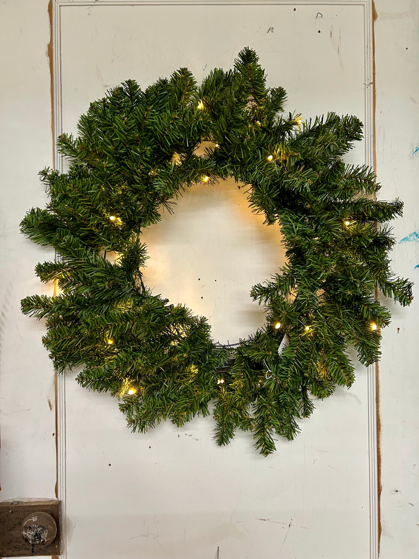 24 Inch Lighted Canadian Pine Wreath