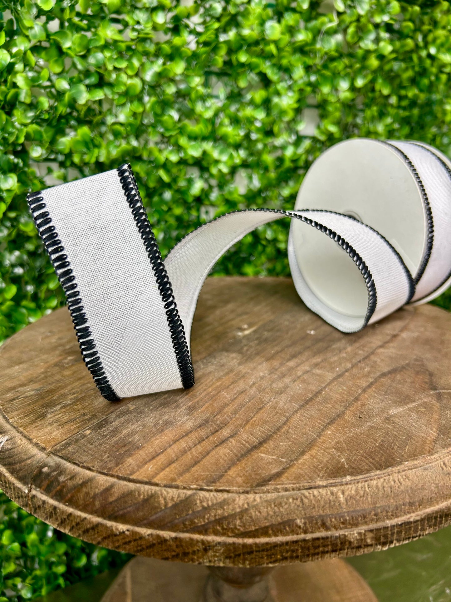 1.5 Inch By 10 Yard Black And White Faux Burlap With Stitch Edge Ribbon