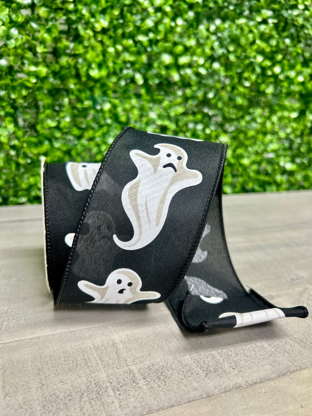 2.5 Inch By 10 Yard Black And White Ghosts Ribbon
