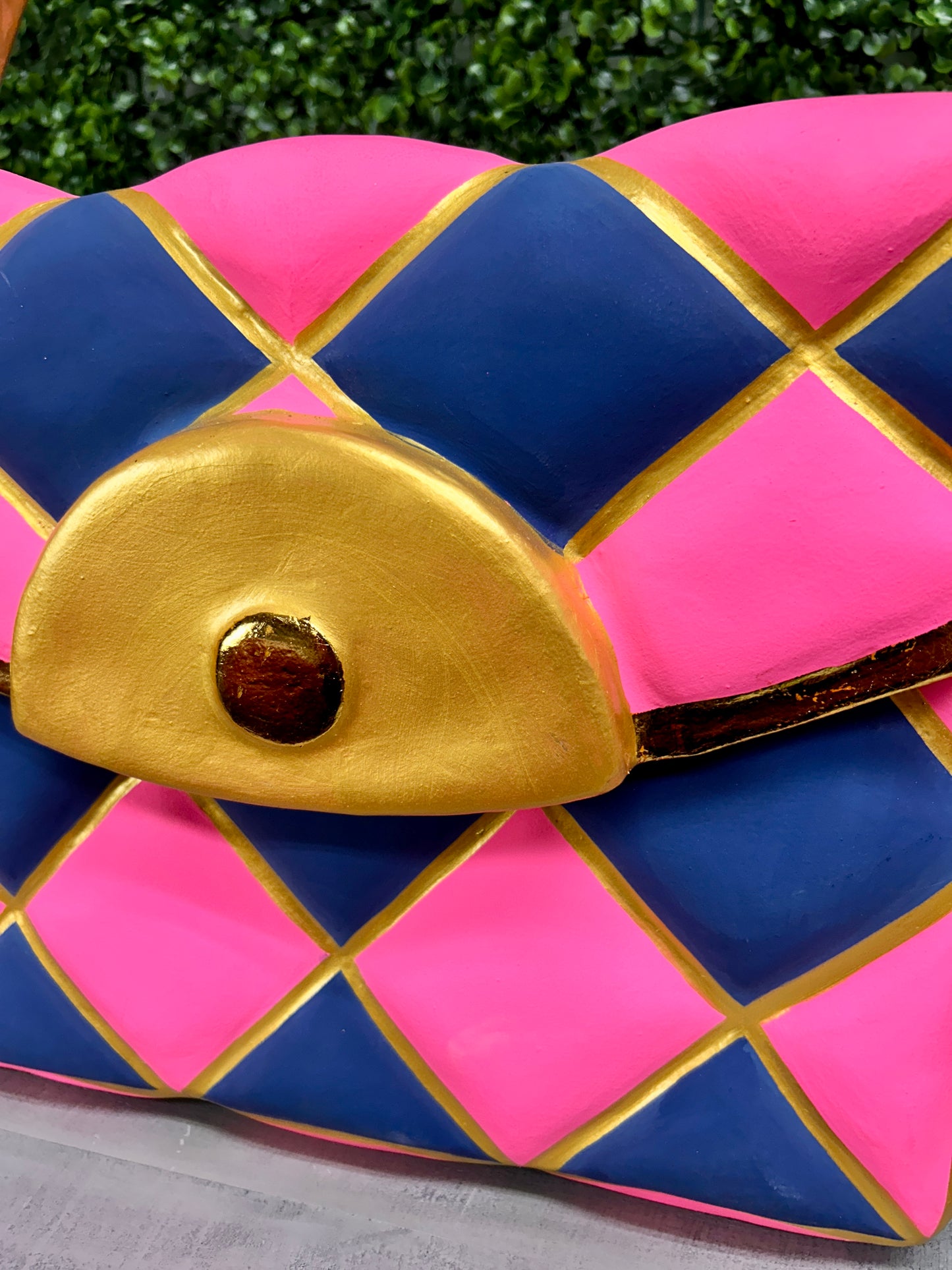 16 Inch Blue And Pink Purse Display
