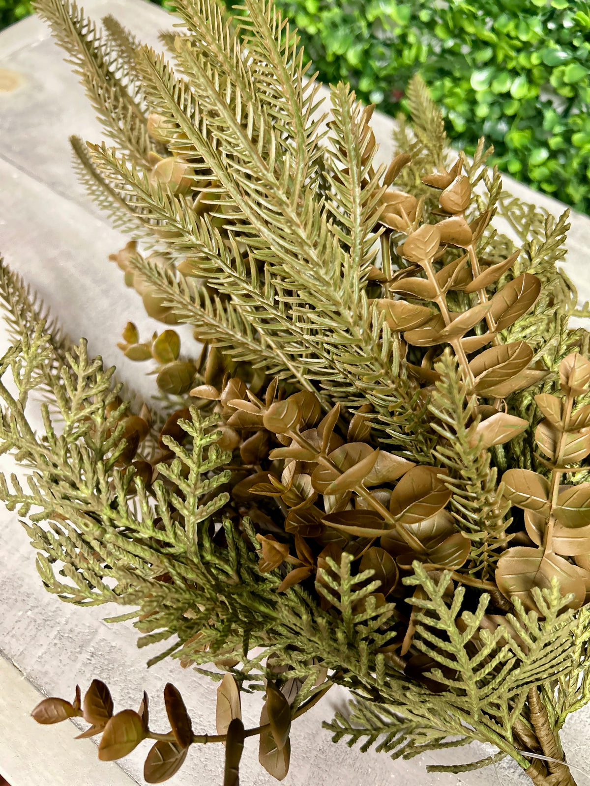 22 Inch Green Eucalyptus Mixed Leaf Bush