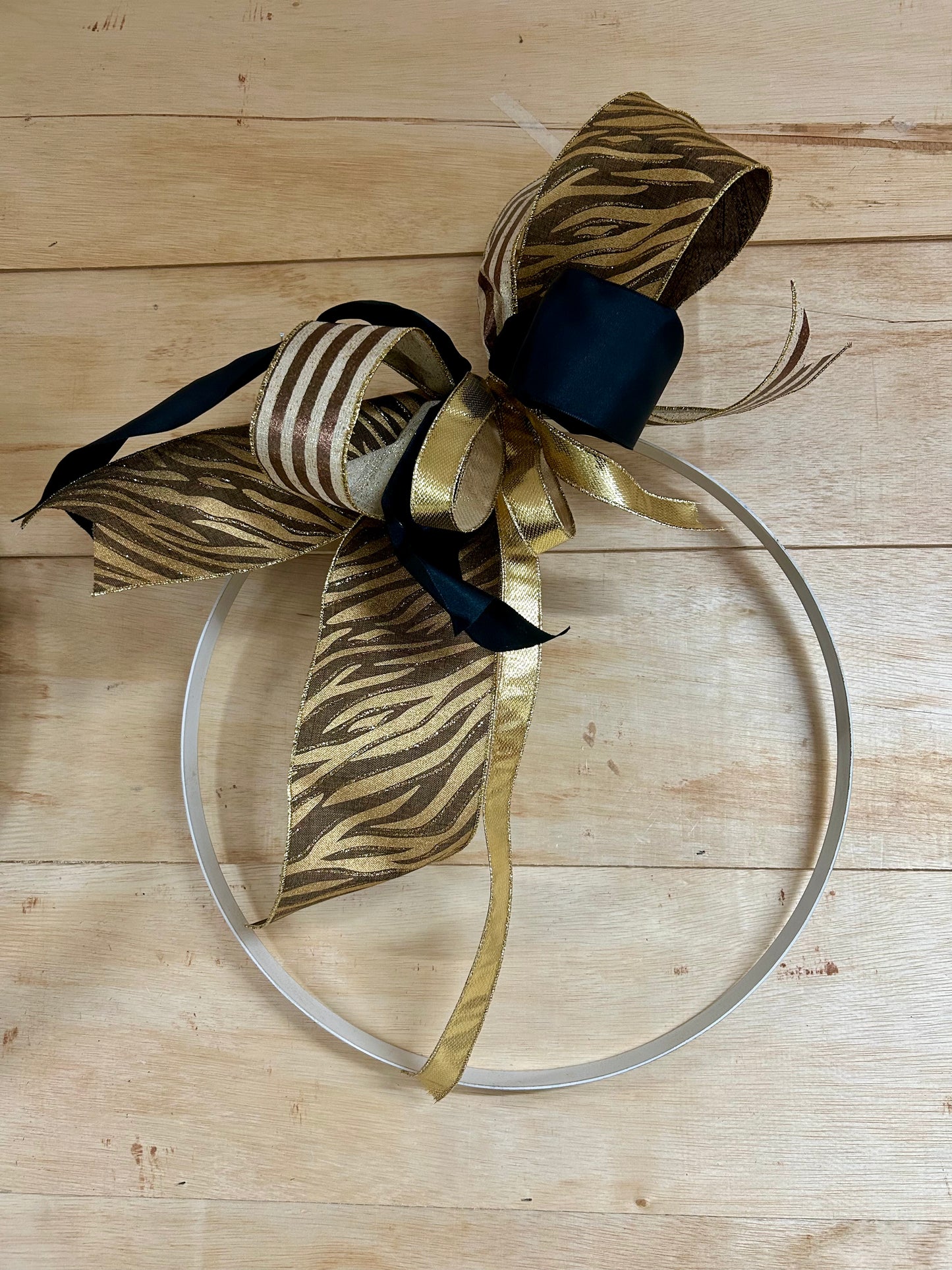 15.75 Inch Antique White Metal Wreath Ring