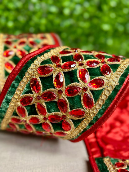 John Mark 4 Inch By 5 Yard Green Velvet Red Floret Center Ribbon