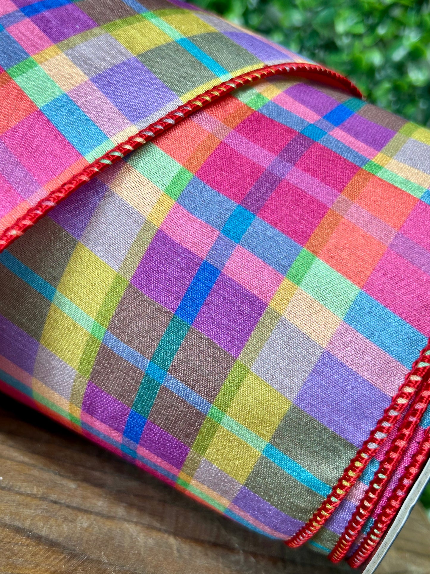 4 Inch By 10 Yards Strawberry Plaid Deluxe Mesh Backed Wired Edge