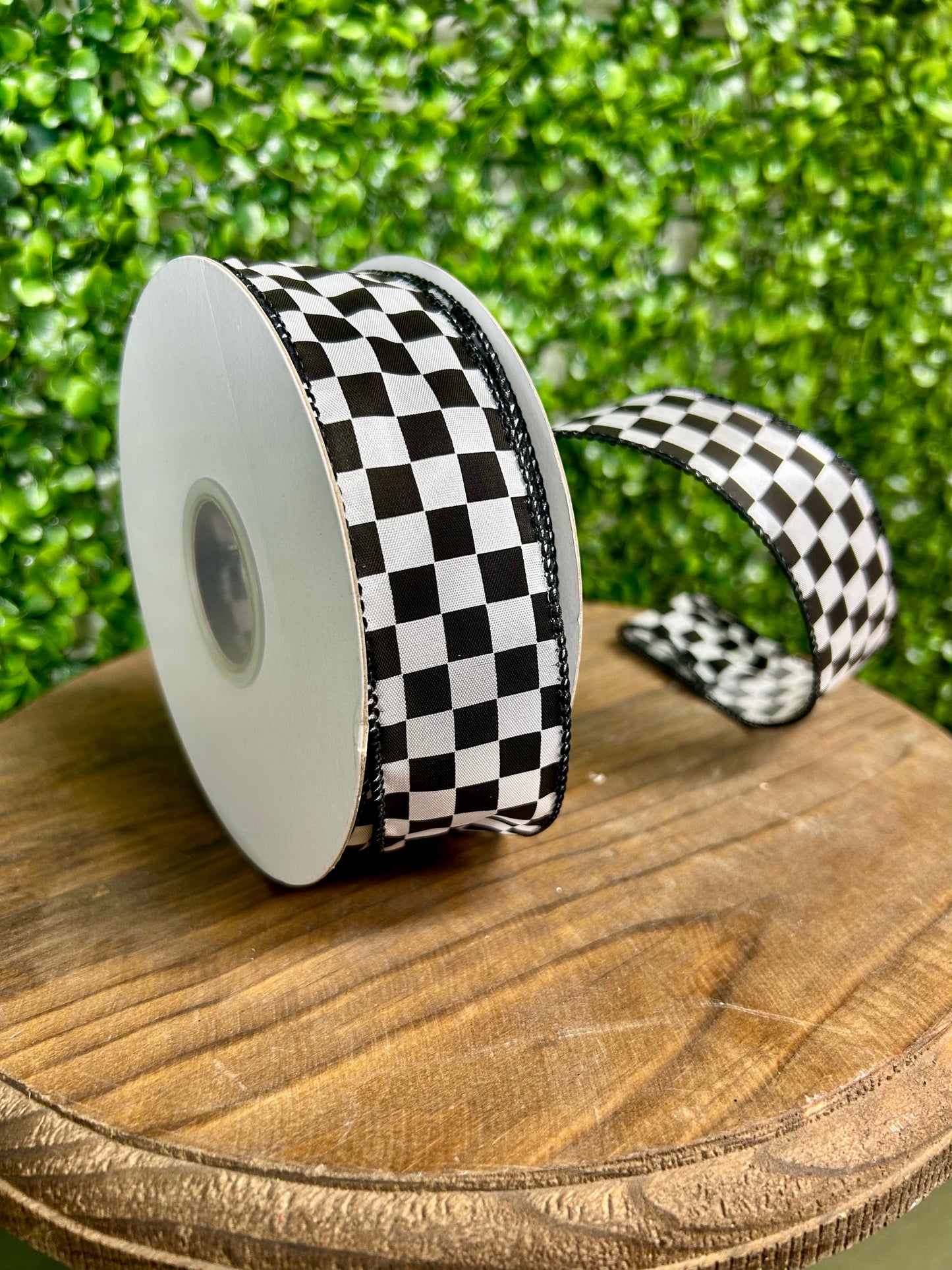 1.5 Inch By 25 Yard Black And White Raceway Check Wired Edge Ribbon