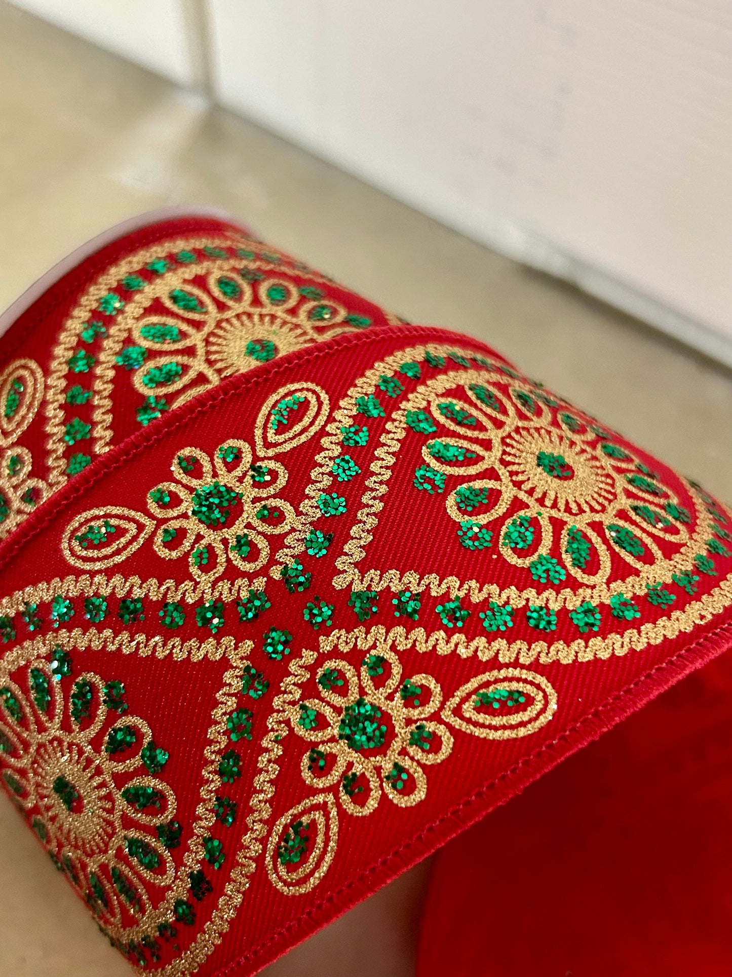 2.5 Inch By 10 Yard Red Emerald And Gold Deluxe Wavy Foral Ribbon