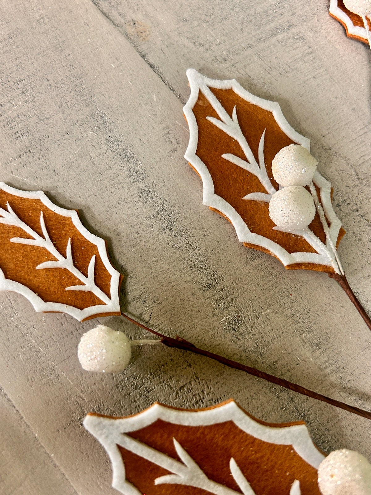26 Inch Felt Gingerbread Iced Leaf And Berry Stem