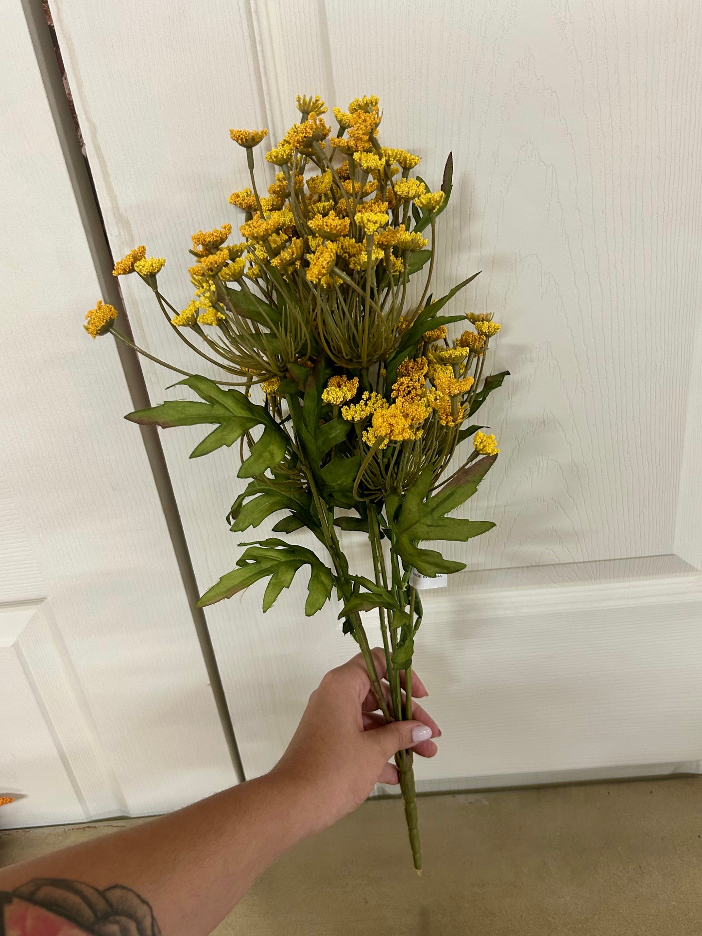 21 Inch Yellow Queen Ann Lace Bush