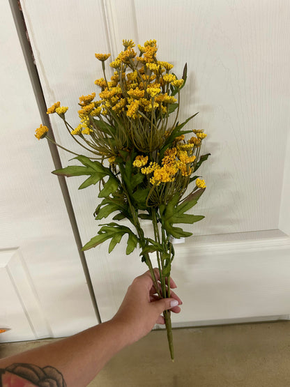 21 Inch Yellow Queen Ann Lace Bush