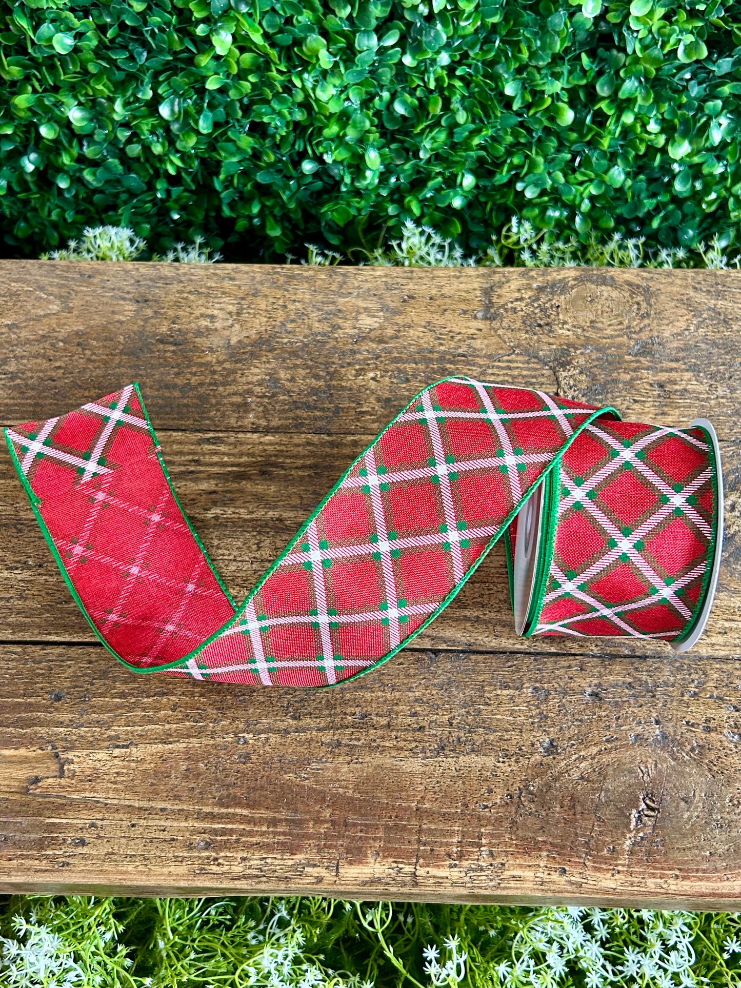 2.5 Inch By 10 Yard Red And Green Lattice Pattern Check Linen Ribbon