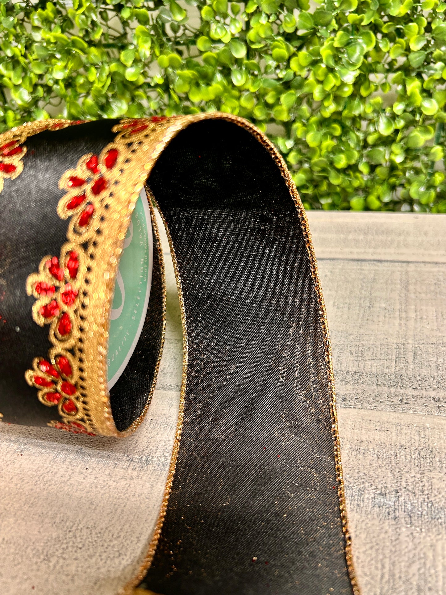 2.5 Inch By 10 Yard Black Gold And Red Lux Scallop Trim Ribbon