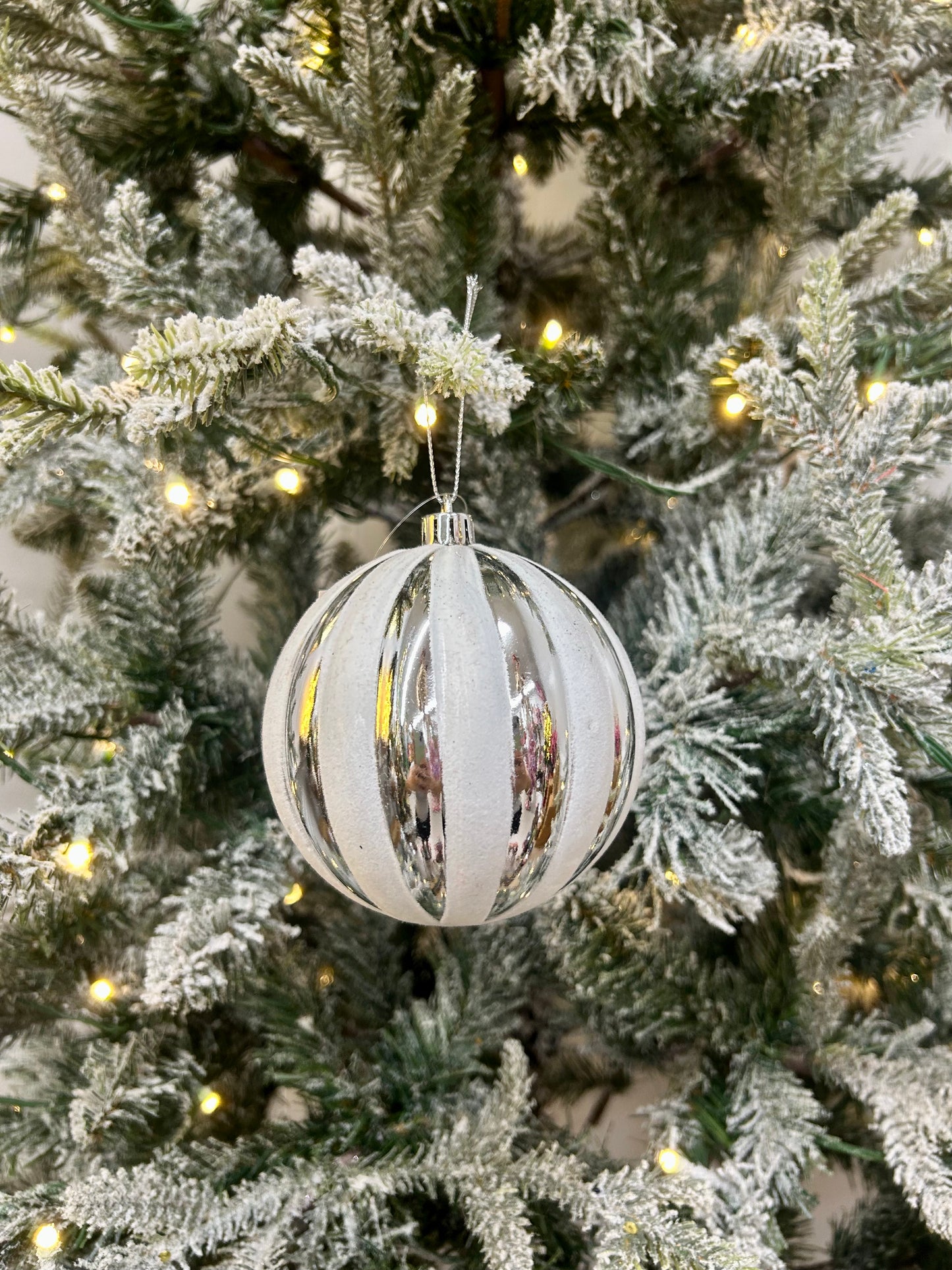 4 Inch Silver And White Ball Ornament